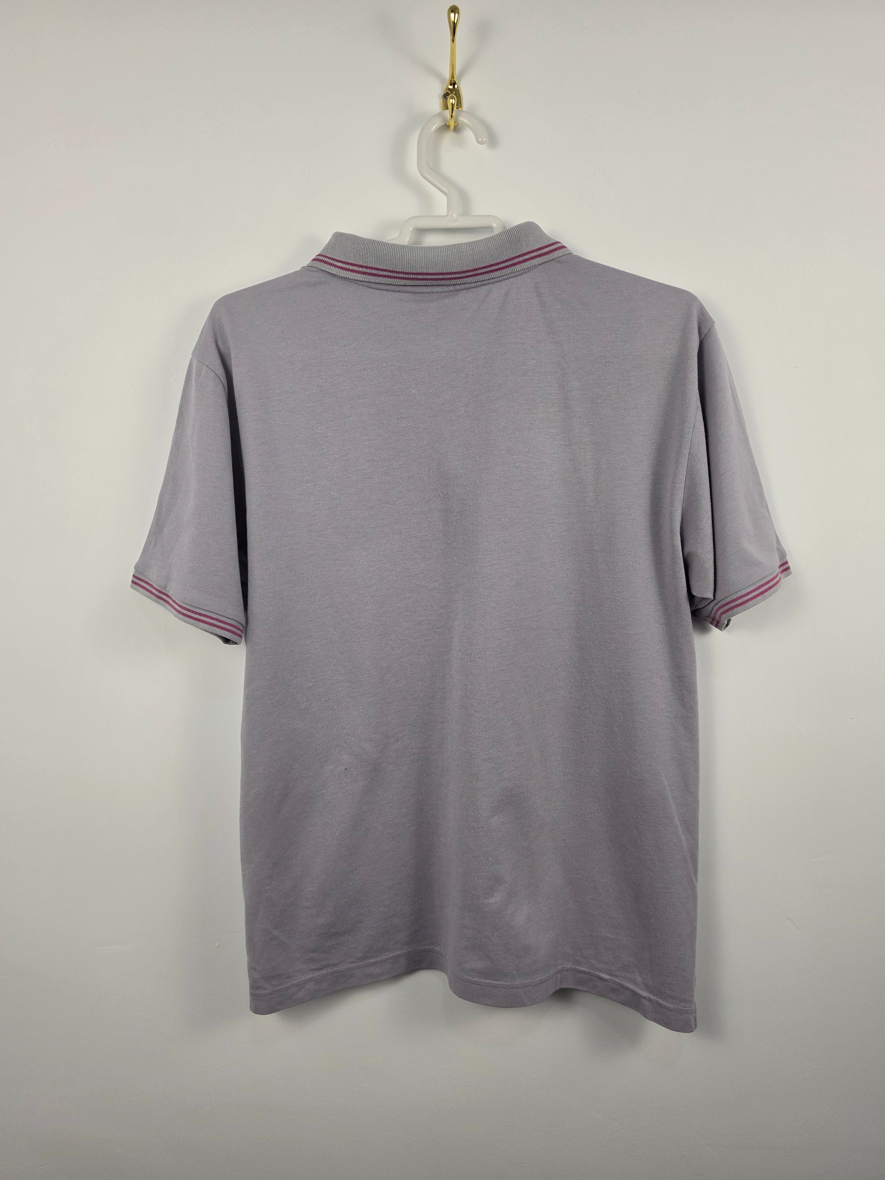 Polo Champion Vintage Violeta Claro - Detalles Granate - Talla M Box-Fit (54x65) - Grado A