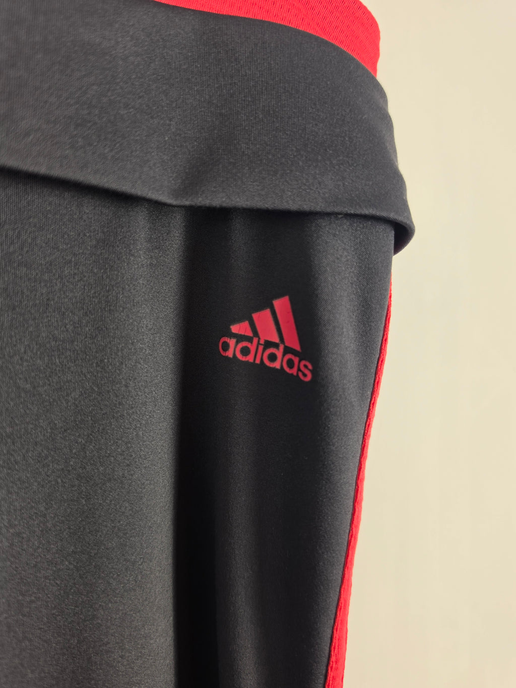 Pantalón Adidas Climacool Deportivo - Talla M  - Negro y Rojo - Grado A
