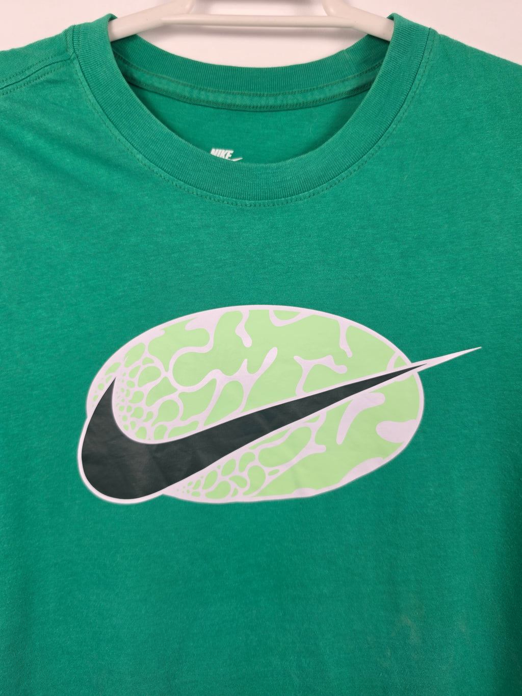 Camiseta Nike Verde - Talla M - Logo Swoosh Gráfico - Grado A