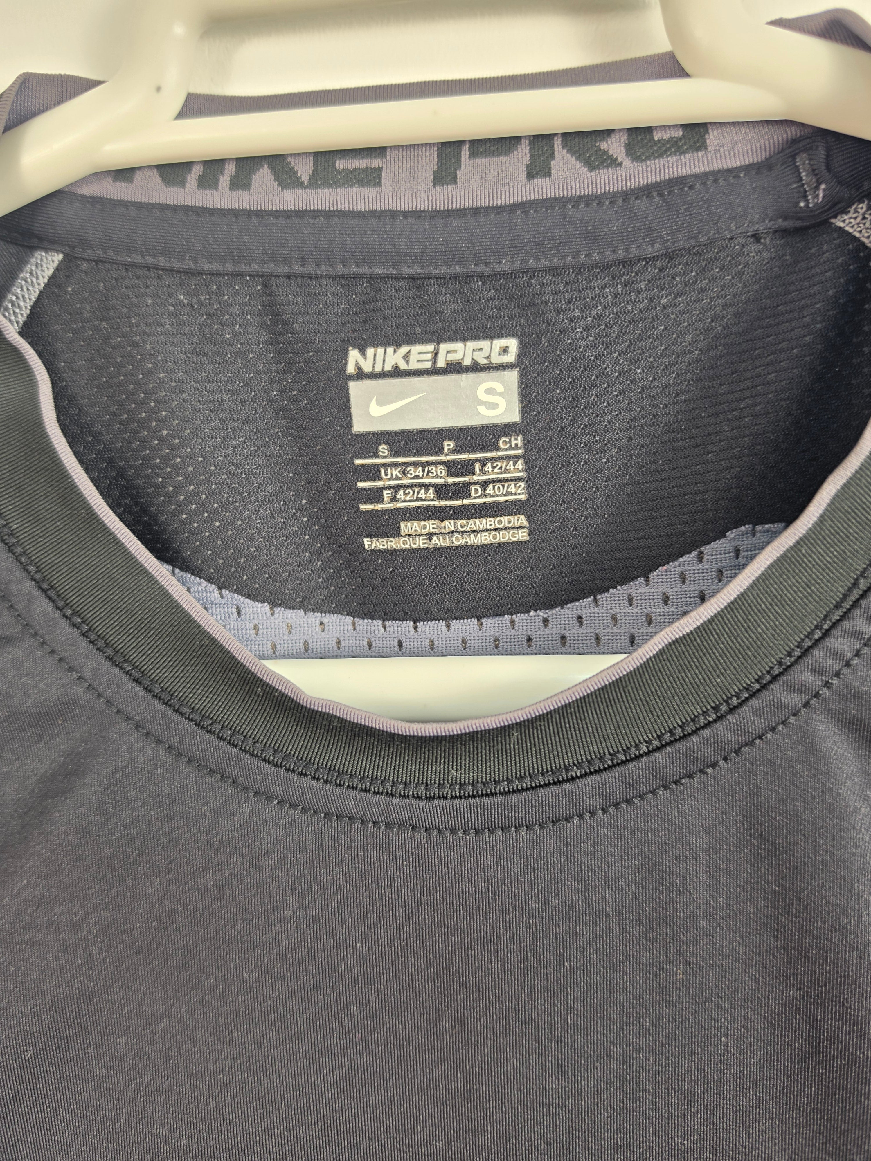 Camiseta Técnica Nike Pro "Virgin Active" Negra - Talla S (47x66) - Grado B