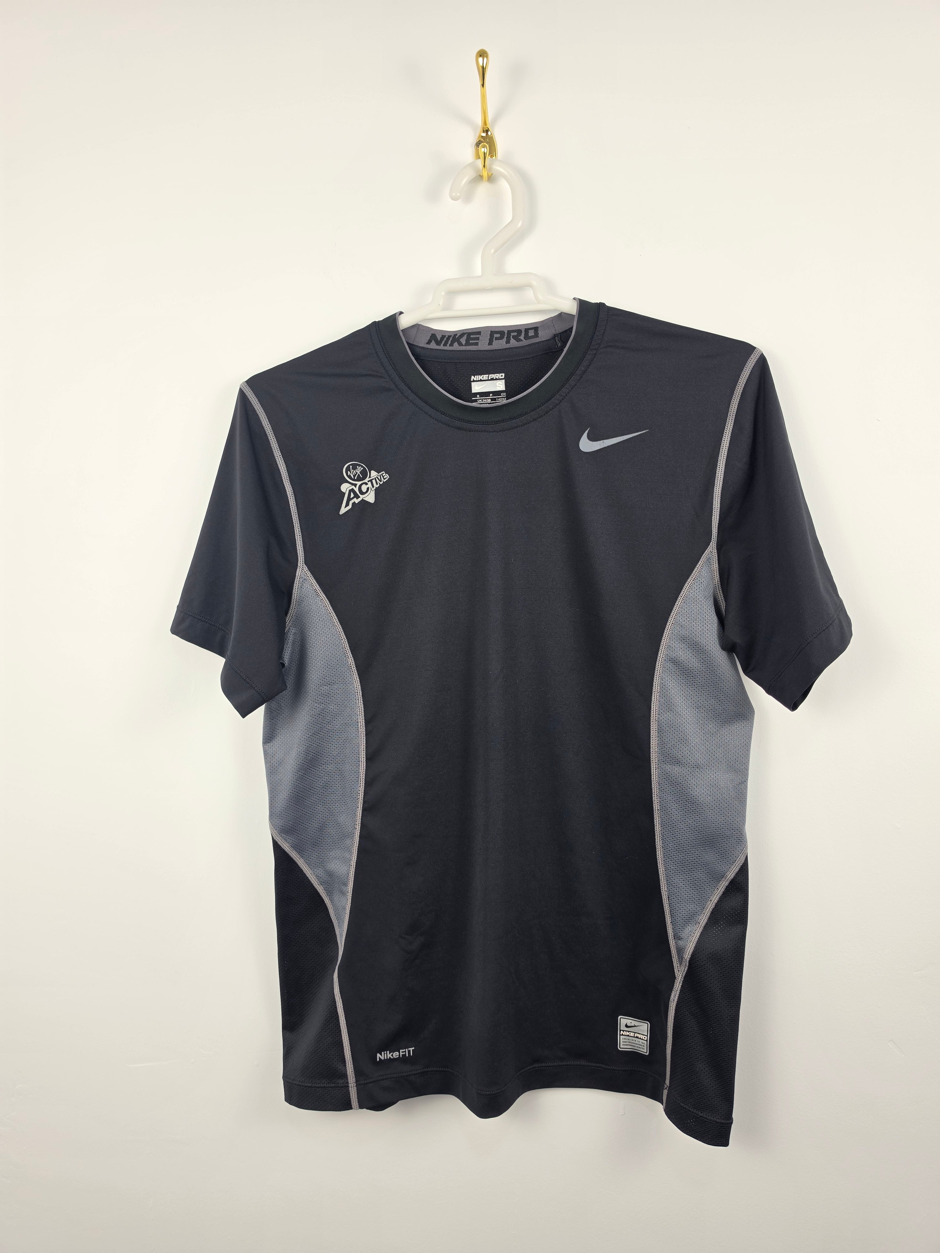 Camiseta Técnica Nike Pro "Virgin Active" Negra - Talla S (47x66) - Grado B