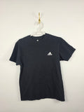 Camiseta Adidas Básica Negra - Logo Bordado - Talla S (46x65) - Grado A
