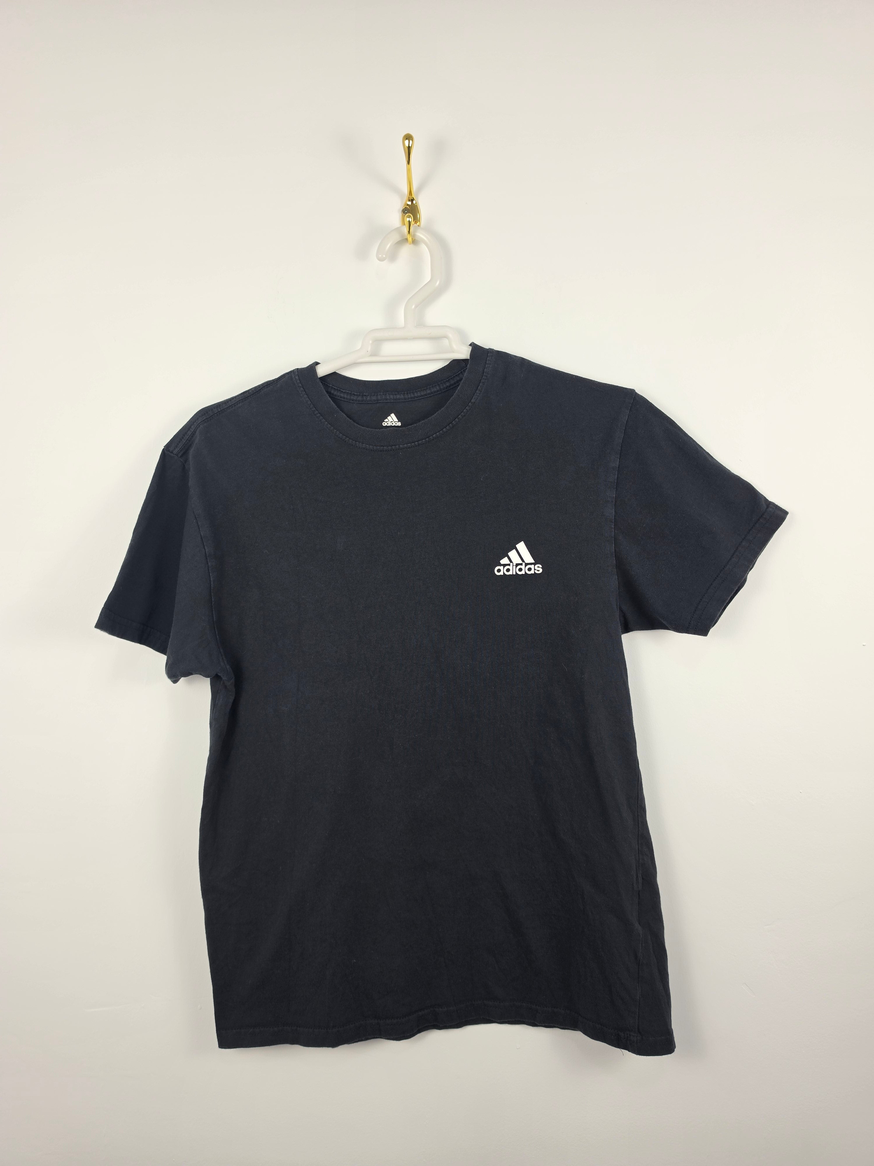 Camiseta Adidas Básica Negra - Logo Bordado - Talla S (46x65) - Grado A