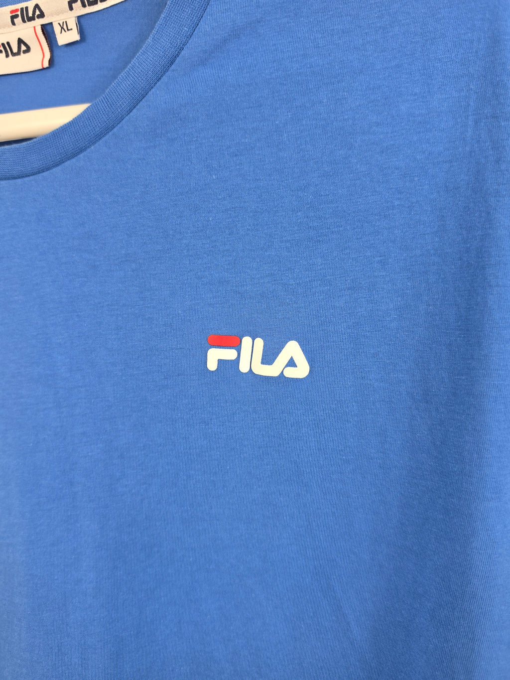 Camiseta Fila Azul Royal - Doble Logo - Talla XL en etiqueta / Talla real L (56x70) - Grado A