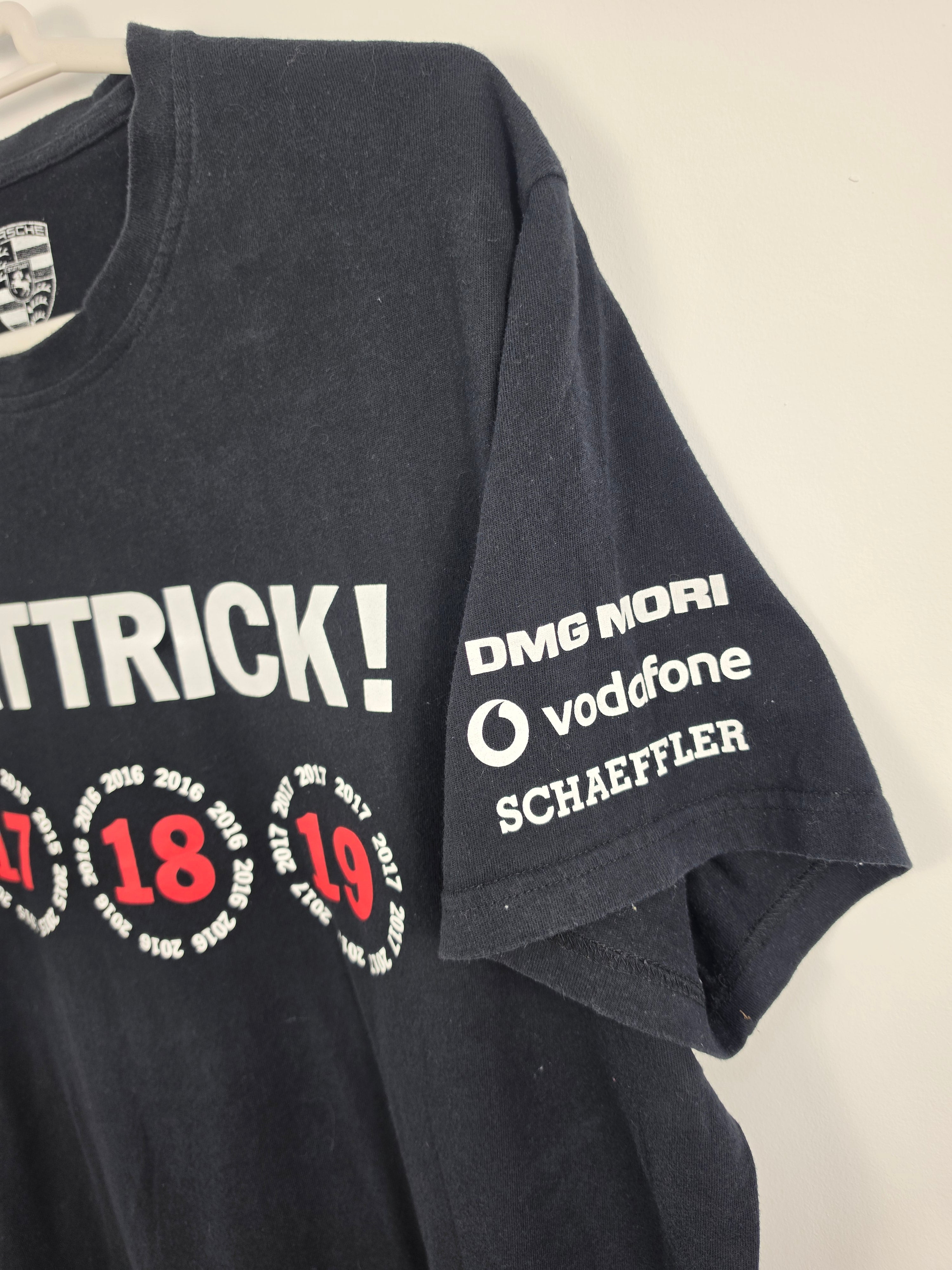 Camiseta Porsche Motorsport "Hattrick Le Mans" Negra - Talla XL real (59x74) - Grado A