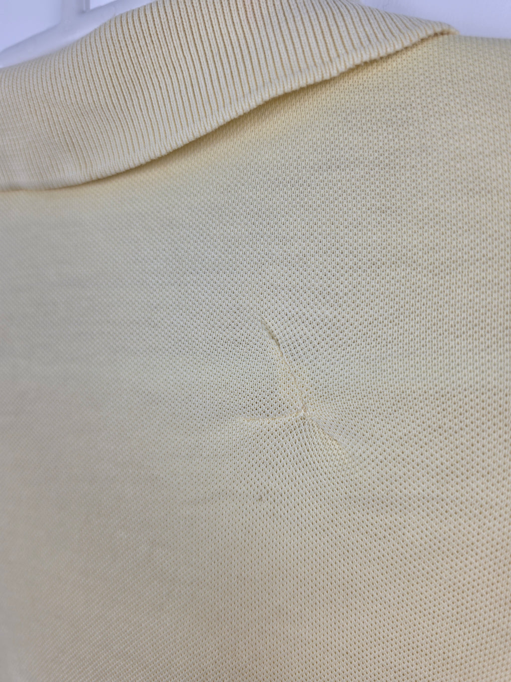 Polo Clásico Lacoste Amarillo Claro - Talla 7 (XXL) - Grado C (61x73) - Con Arreglo