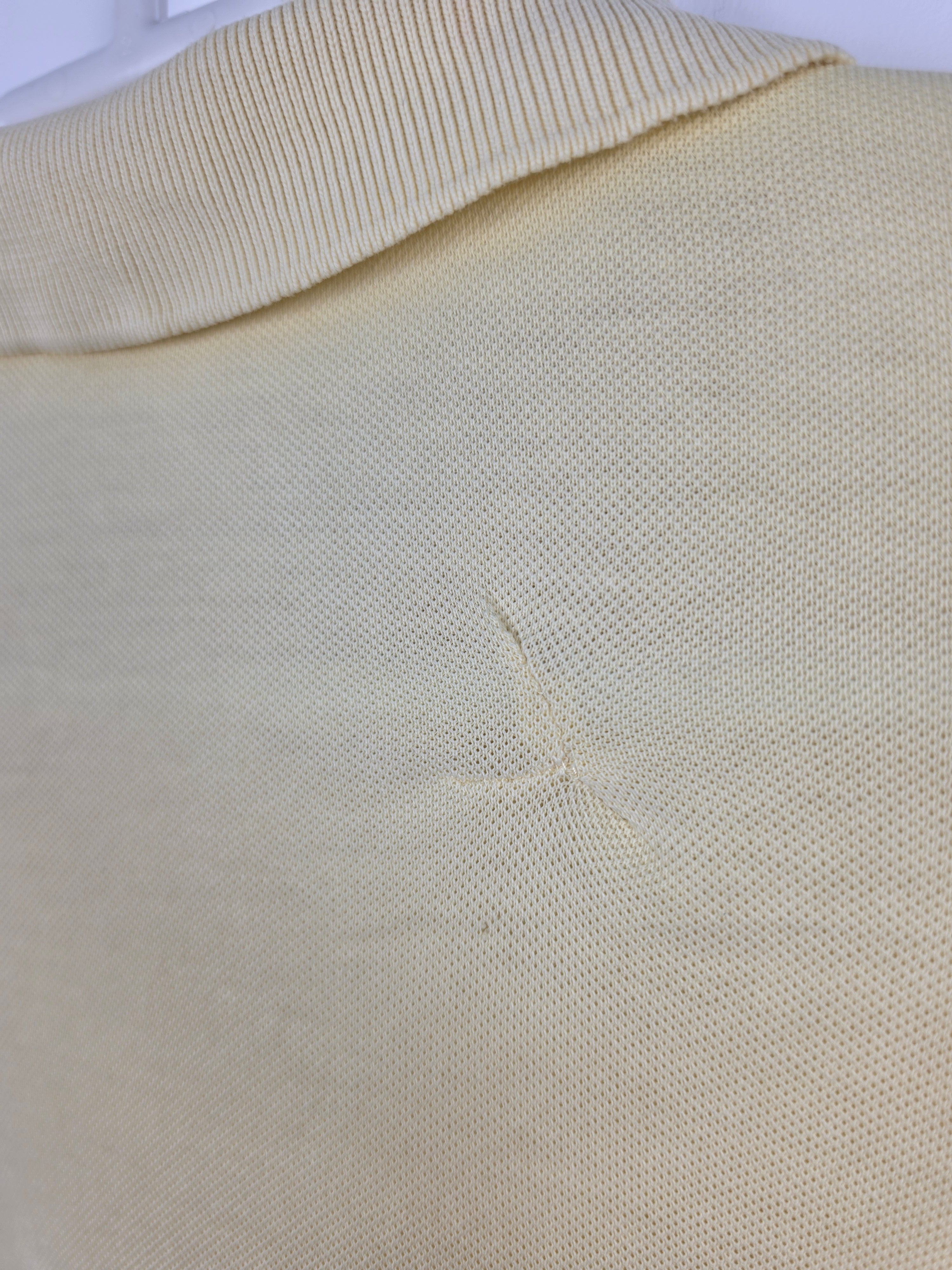 Polo Clásico Lacoste Amarillo Claro - Talla 7 (XXL) - Grado C (61x73) - Con Arreglo
