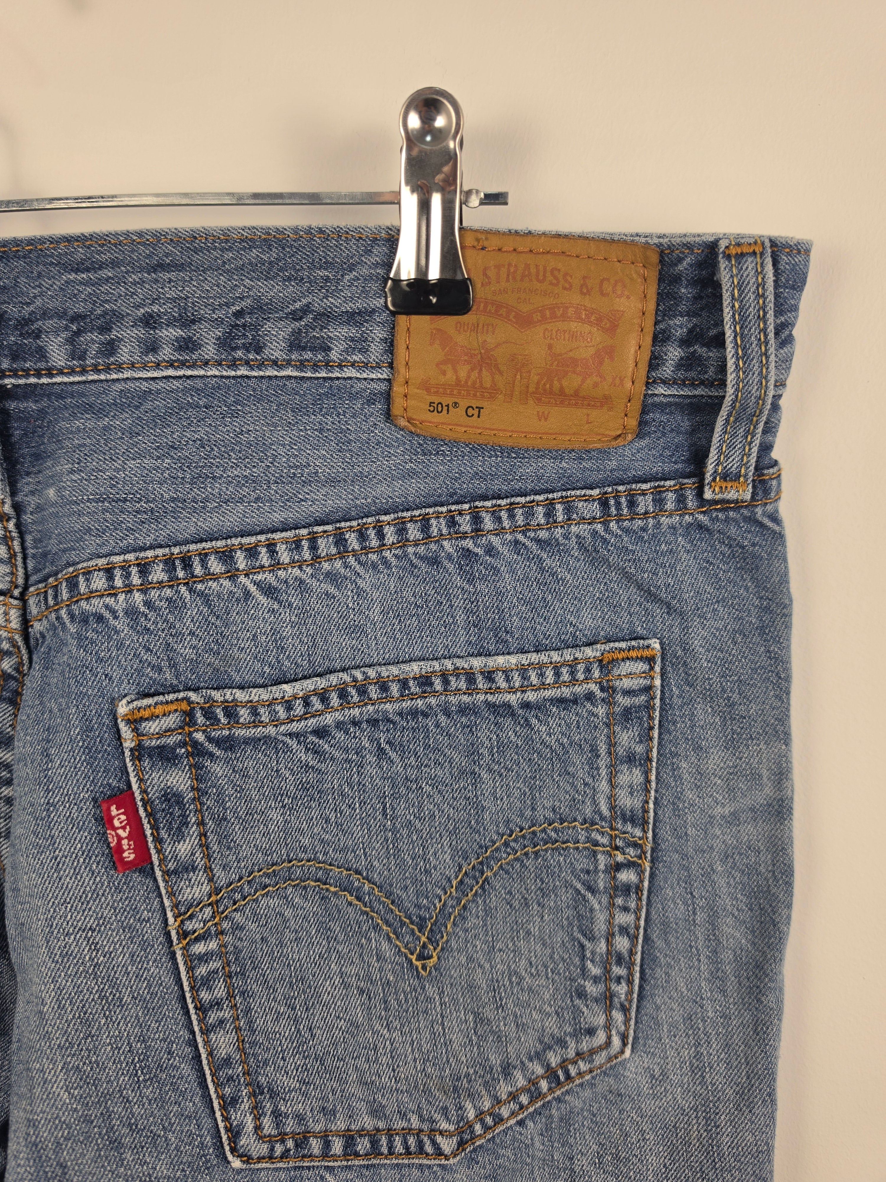 Pantalón Vaquero Corto Levi's - Efecto Desgastado - Talla W28 (Real 42x38) - Buen Estado