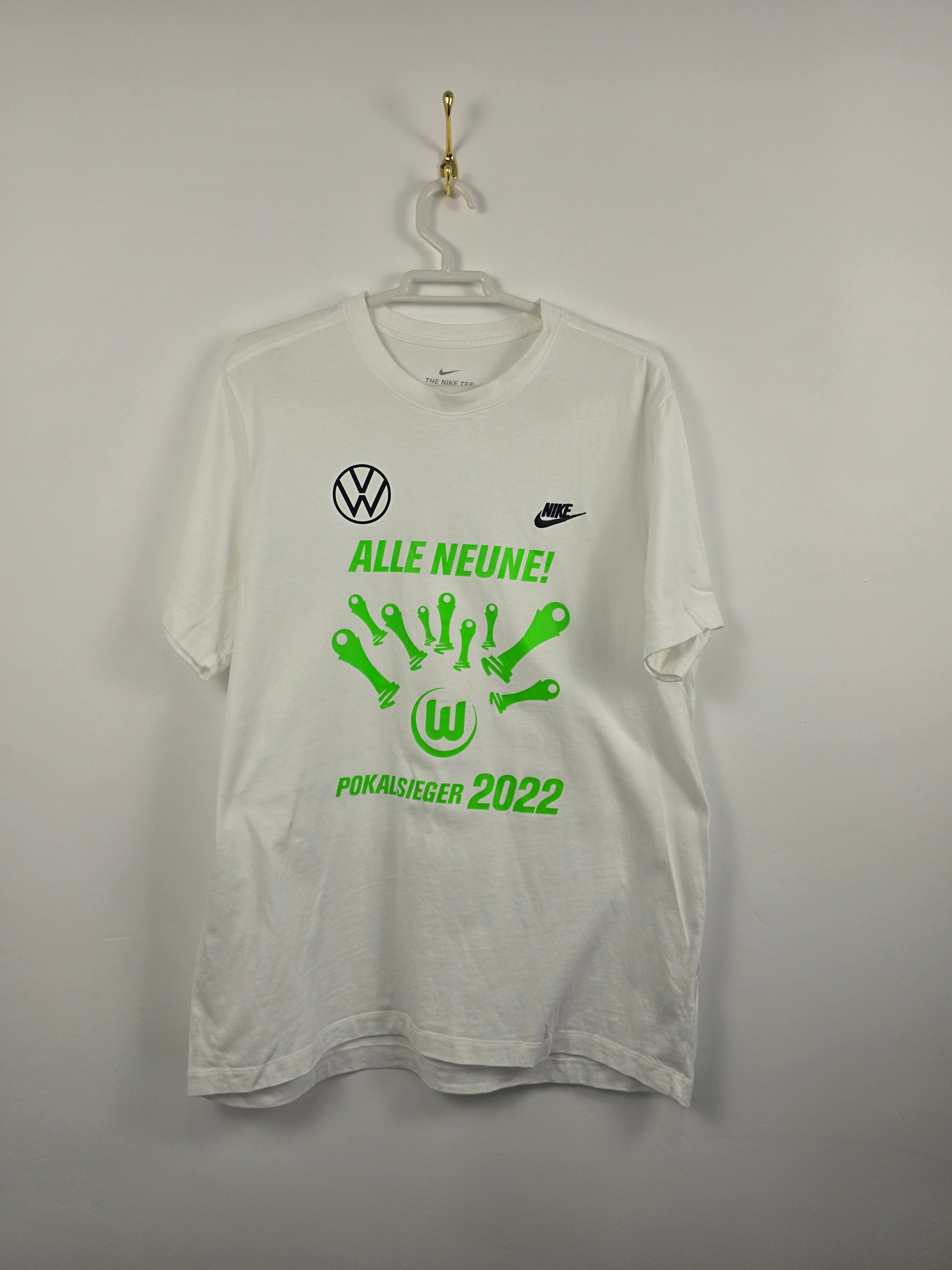 Camiseta Nike VfL Wolfsburgo Pokalsieger 2022 - Talla XL (58x73) - Edición Especial