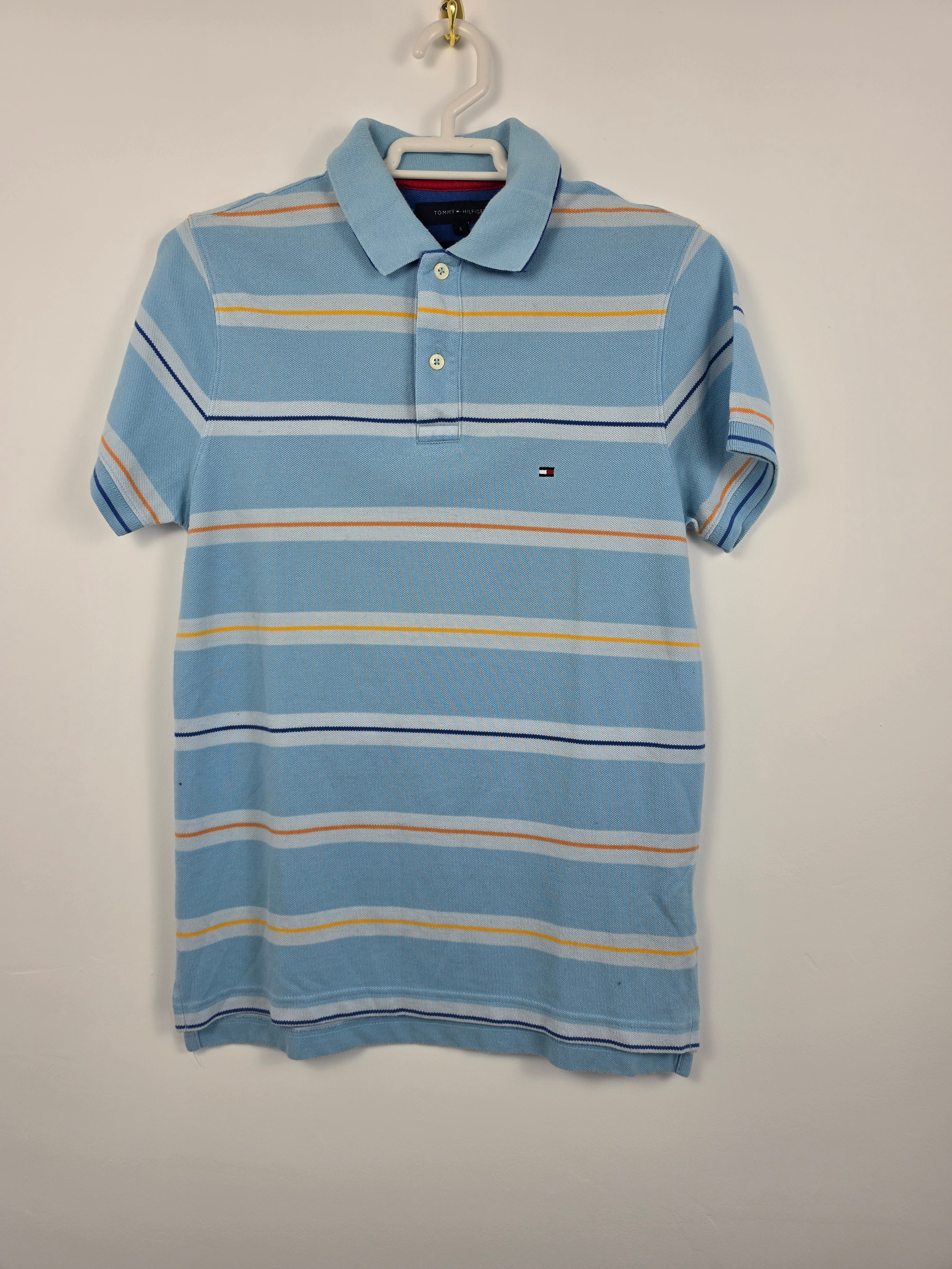 Polo Tommy Hilfiger Slim Fit - Talla S - Azul Cielo a Rayas - Grado A