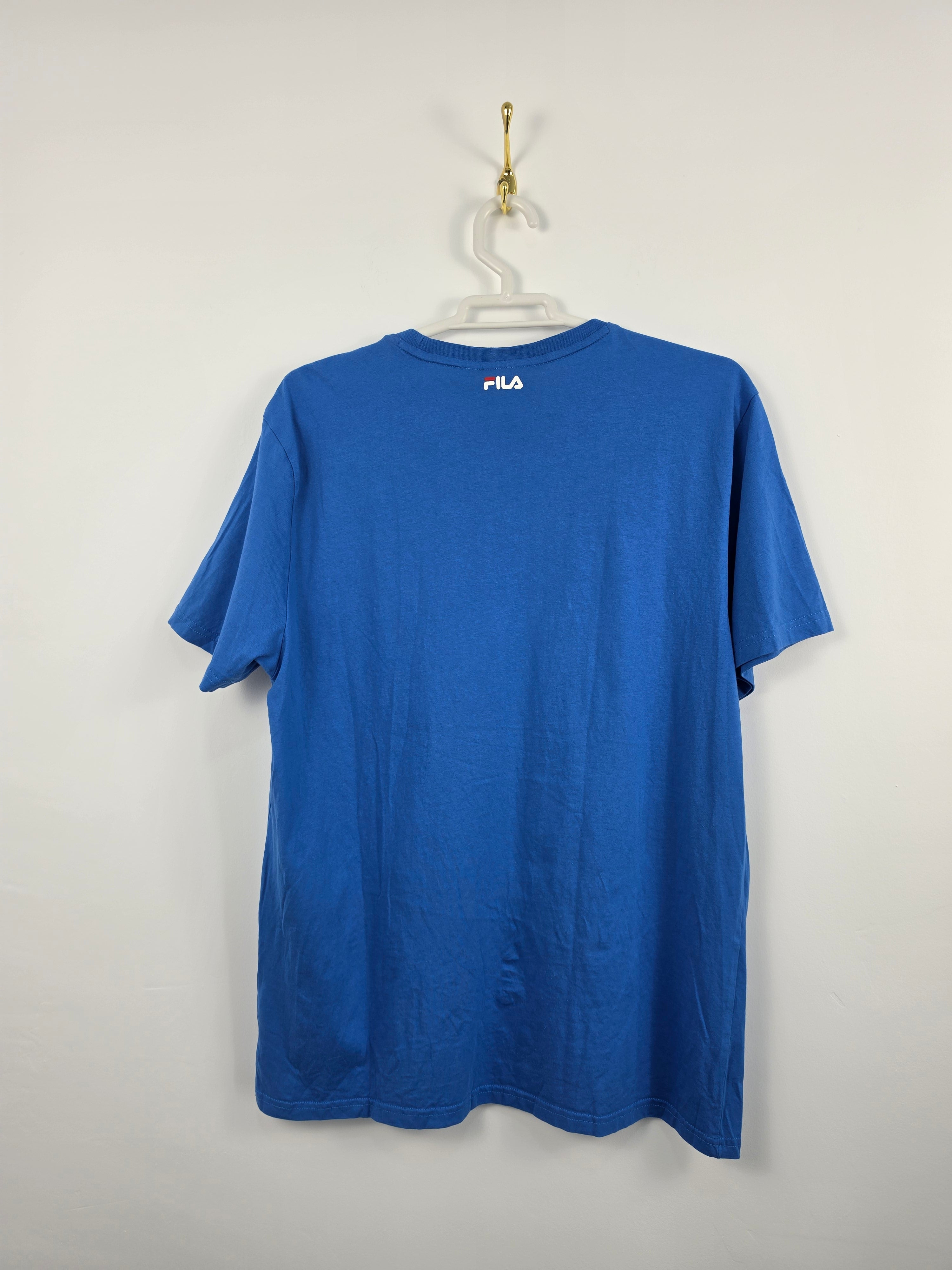 Camiseta Fila Azul Royal - Doble Logo - Talla XL en etiqueta / Talla real L (56x70) - Grado A