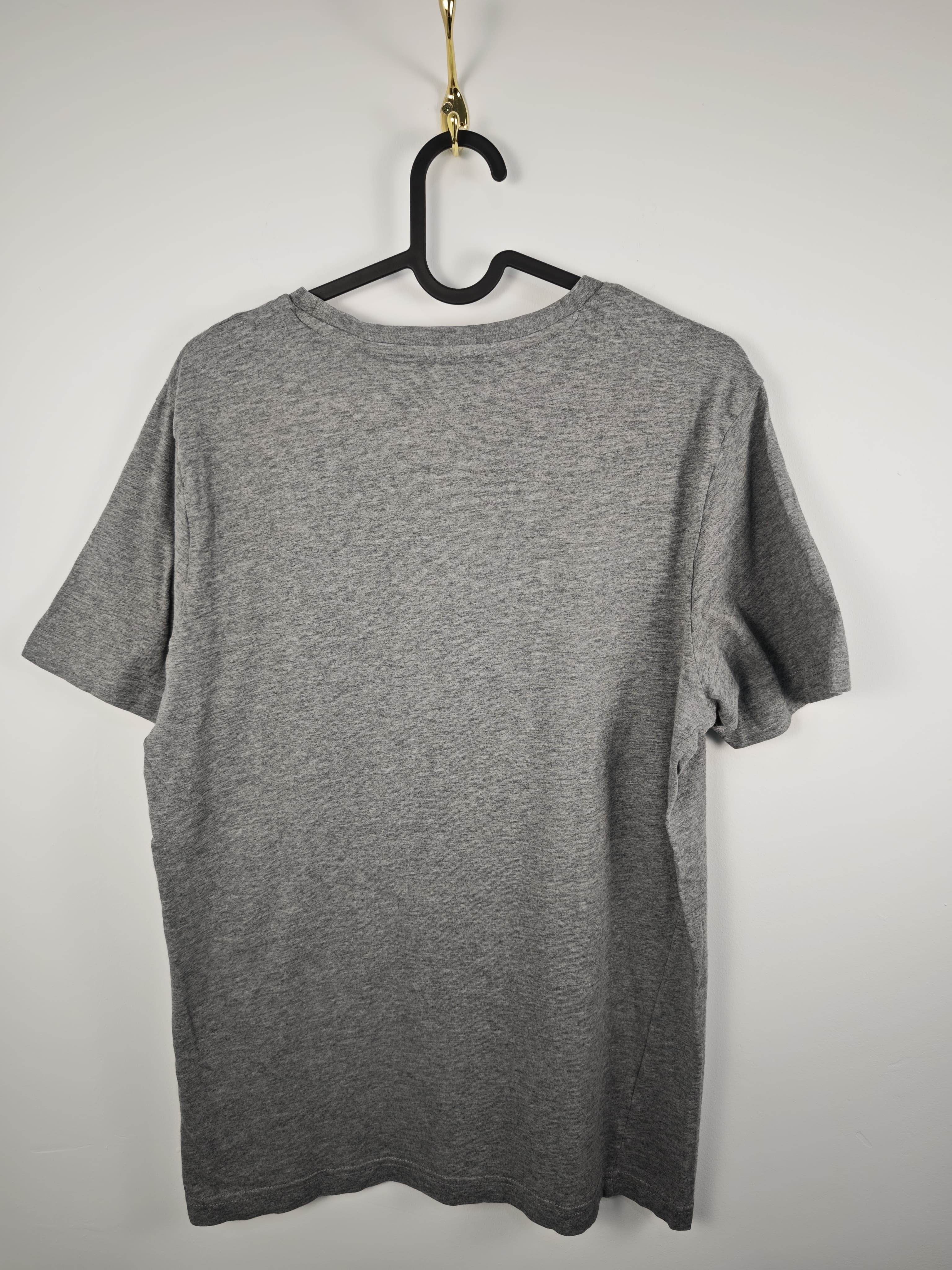 Camiseta Puma Clásica Gris Jaspeada con Logotipo Texturizado - Talla S