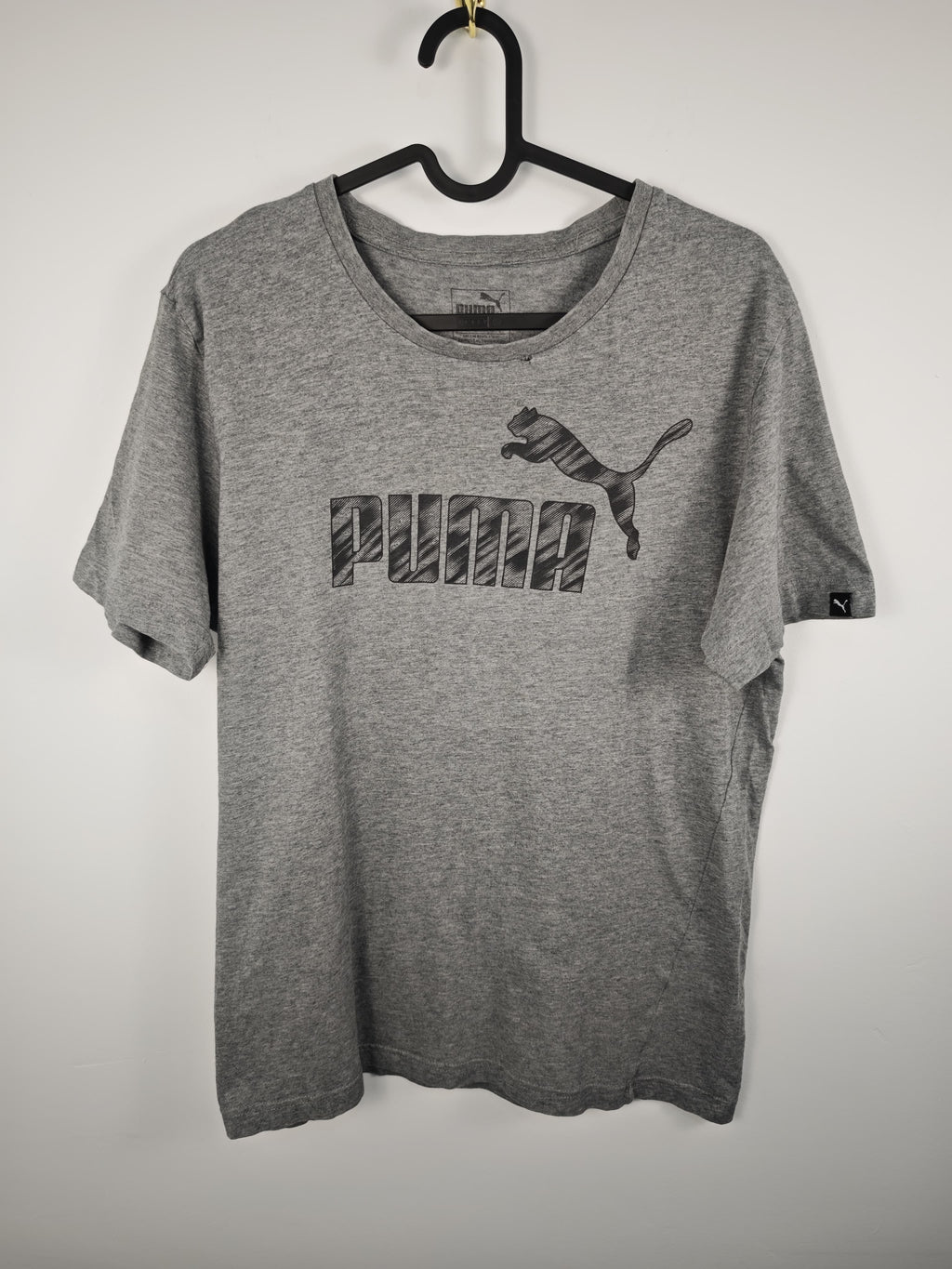 Camiseta Puma Clásica Gris Jaspeada con Logotipo Texturizado - Talla S