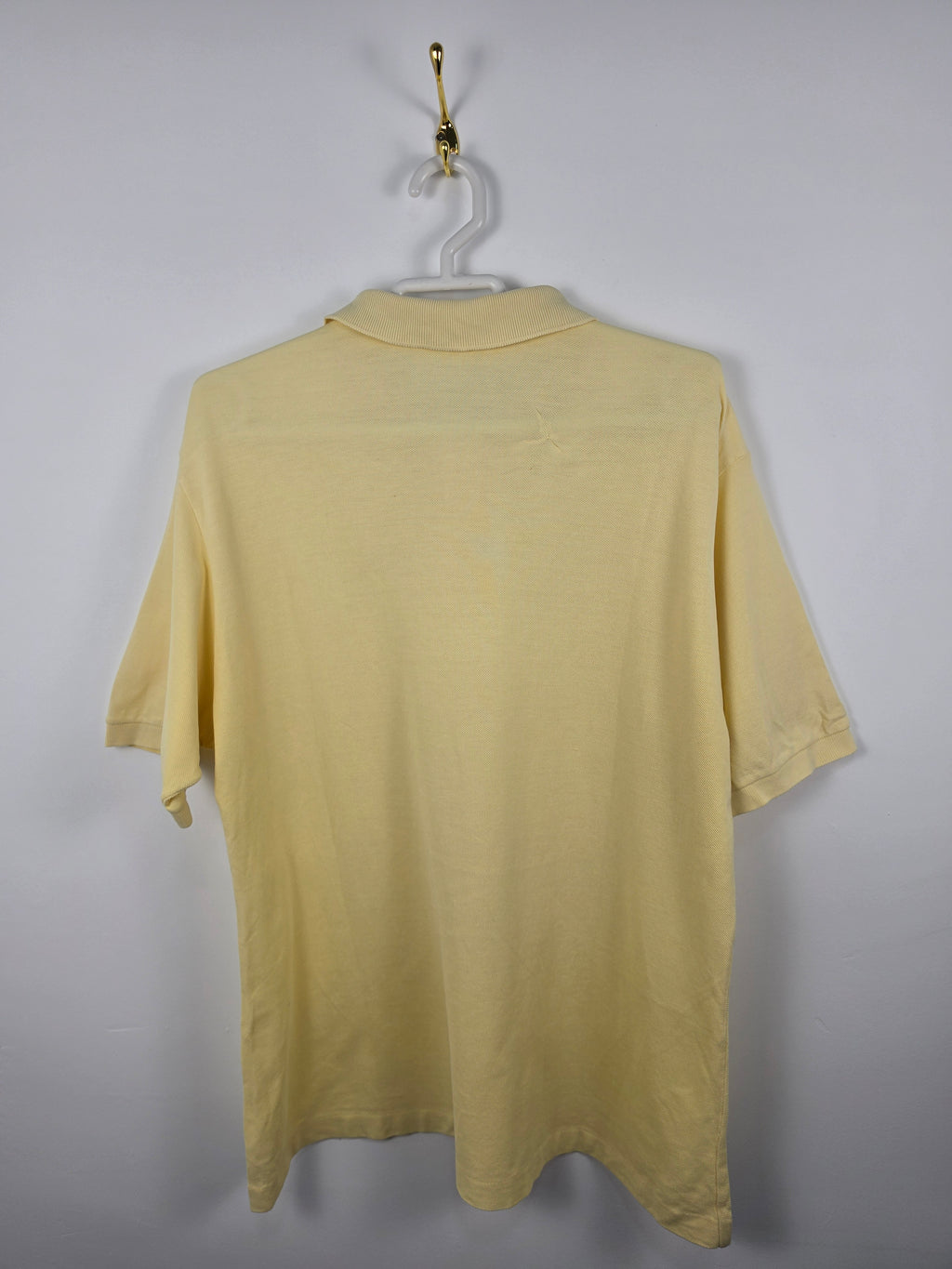 Polo Clásico Lacoste Amarillo Claro - Talla 7 (XXL) - Grado C (61x73) - Con Arreglo