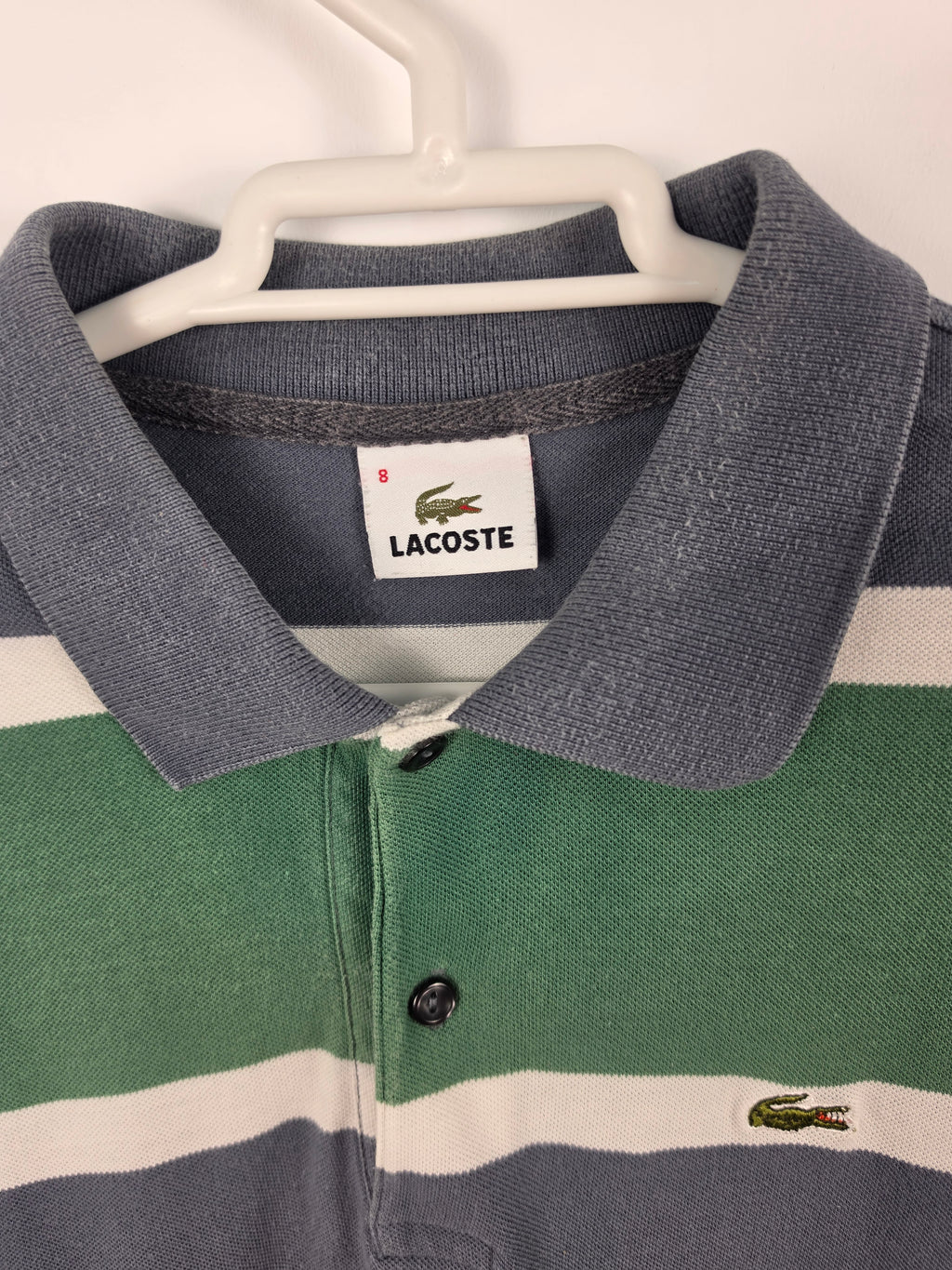 Polo de Manga Larga Lacoste Retro a Rayas Verdes y Gris Oscuro - Talla L (Etiqueta 8) - Grado A (56x75)