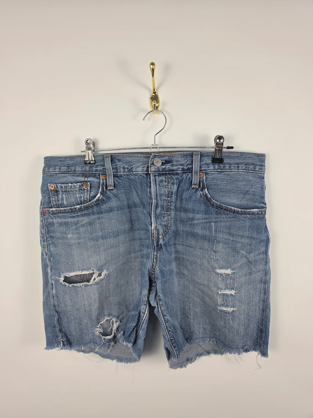 Pantalón Vaquero Corto Levi's - Efecto Desgastado - Talla W28 (Real 42x38) - Buen Estado