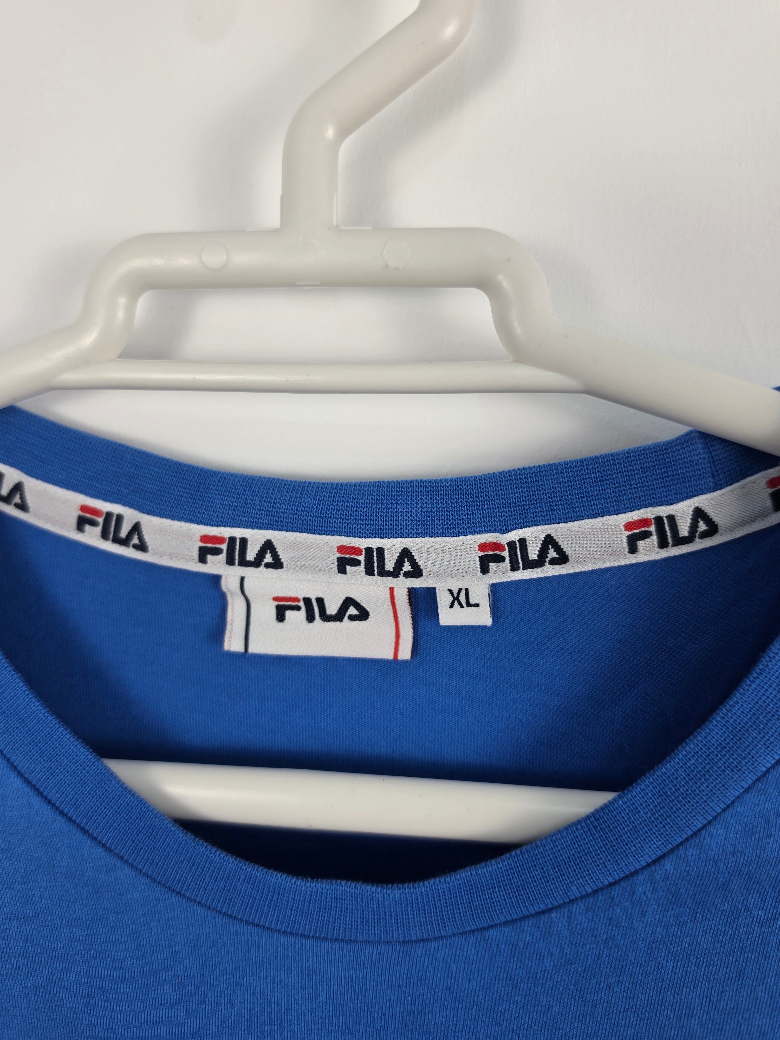 Camiseta Fila Azul Royal - Doble Logo - Talla XL en etiqueta / Talla real L (56x70) - Grado A