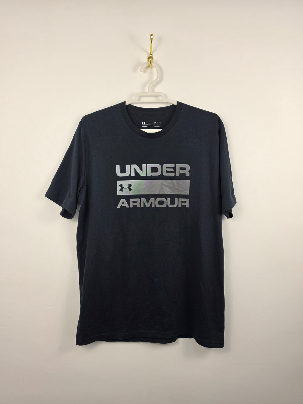 Camiseta Under Armour Negra - Logo Plateado - Talla L (56x74) - Grado A