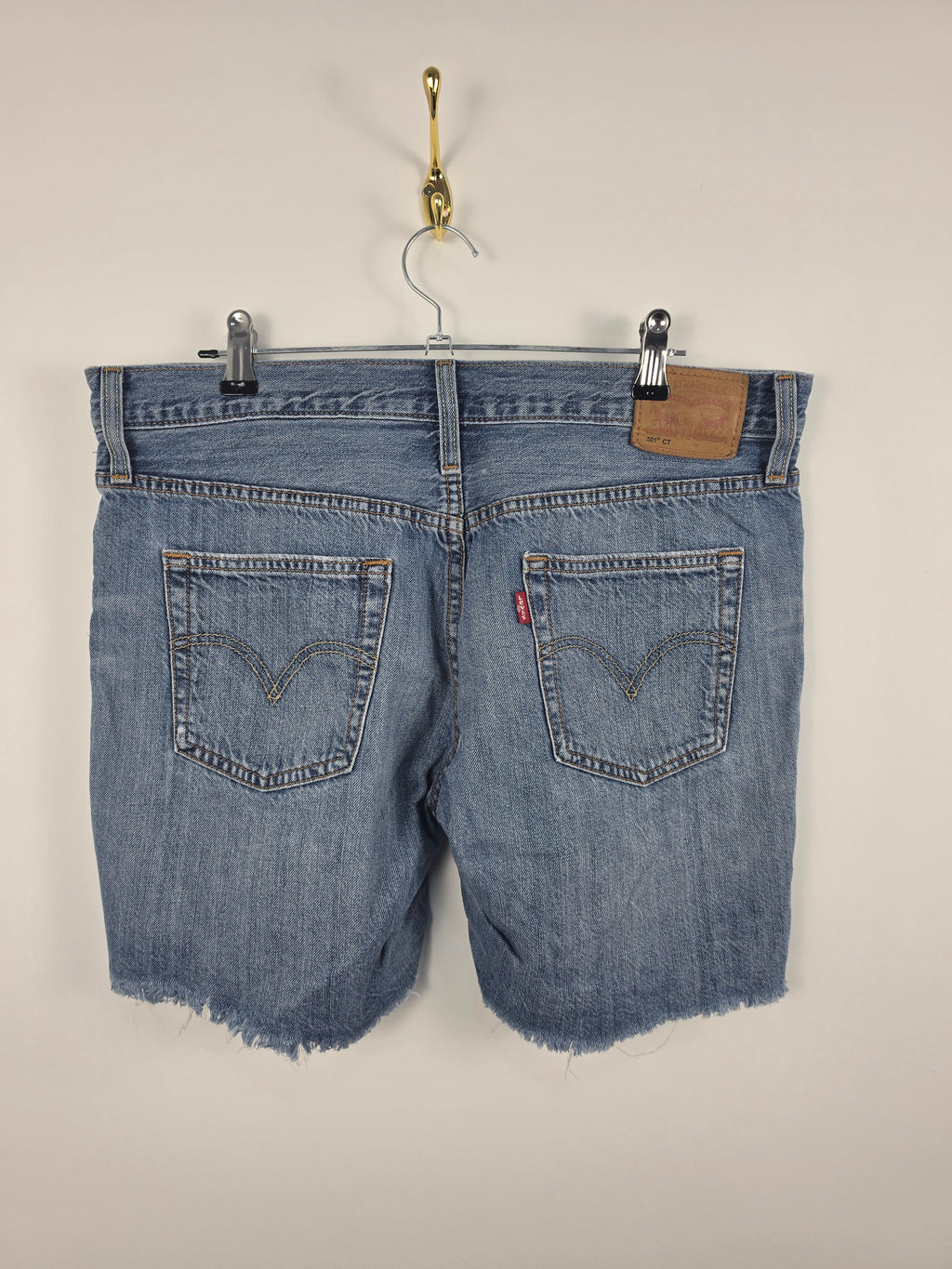 Pantalón Vaquero Corto Levi's - Efecto Desgastado - Talla W28 (Real 42x38) - Buen Estado