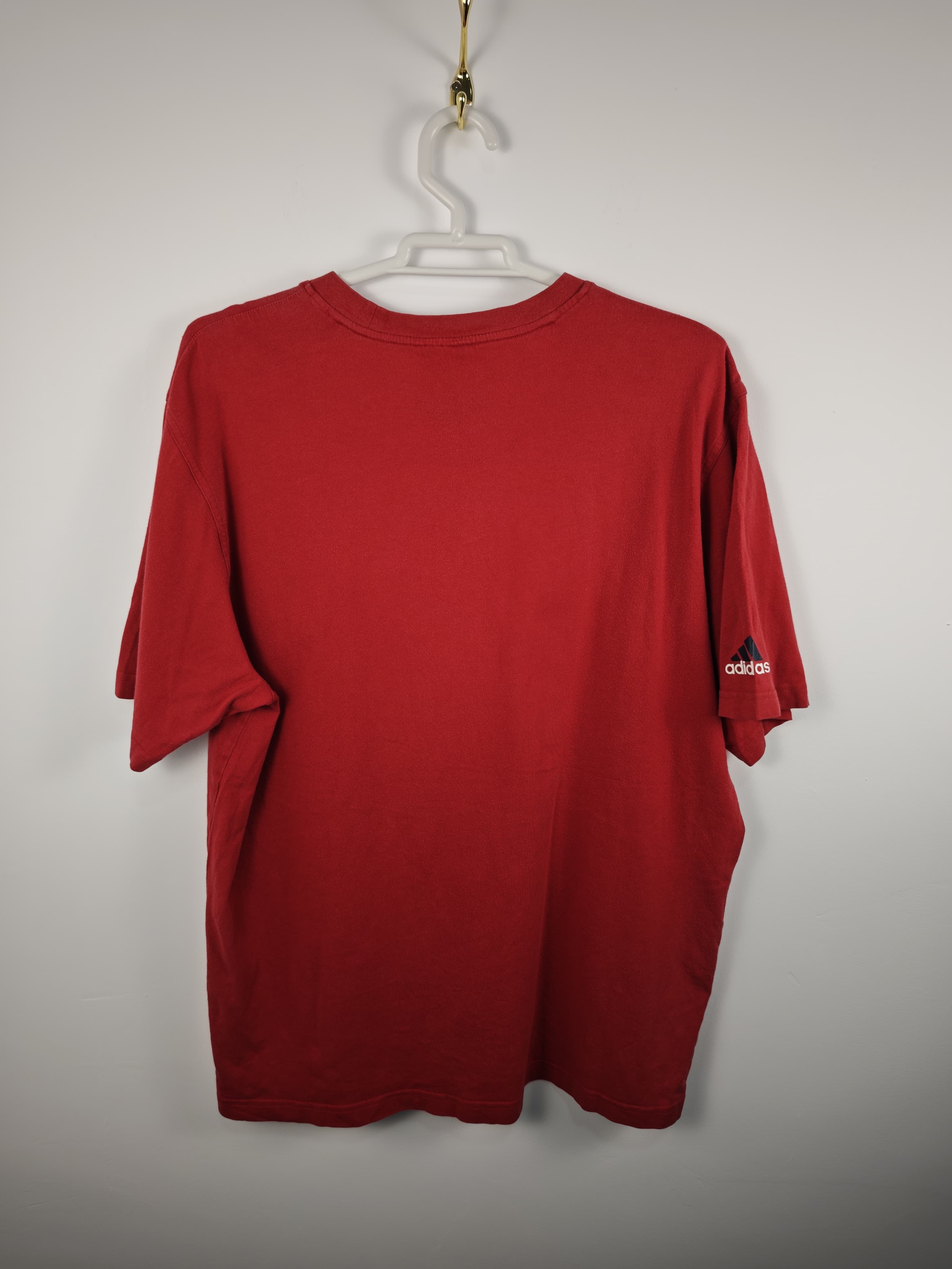 Camiseta Adidas Vintage Roja con Logotipo Frontal Ovalado en Degradado - Talla XL