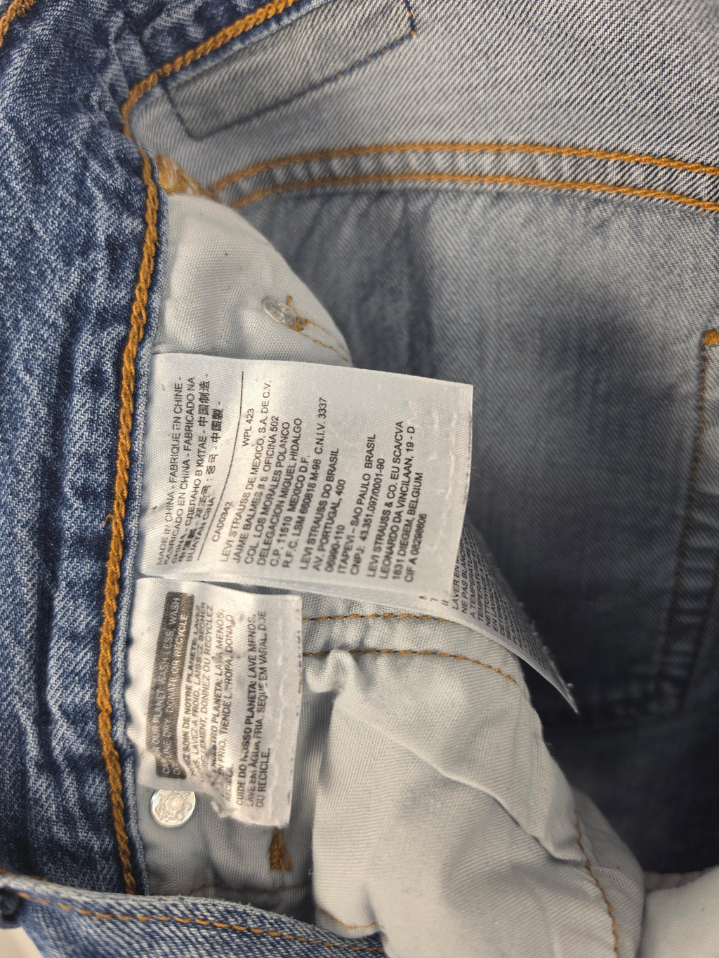 Pantalón Vaquero Corto Levi's - Efecto Desgastado - Talla W28 (Real 42x38) - Buen Estado