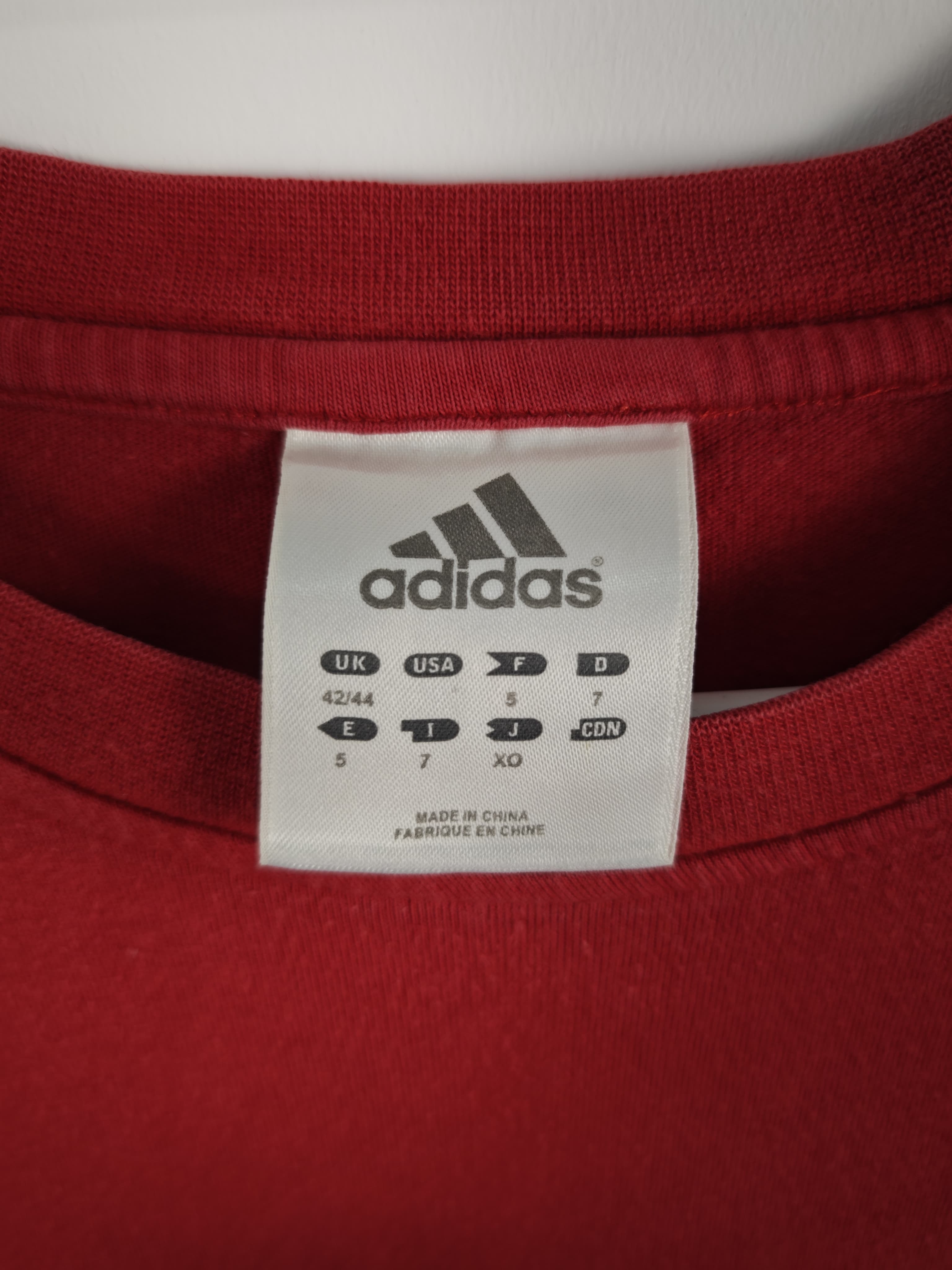 Camiseta Adidas Vintage Roja con Logotipo Frontal Ovalado en Degradado - Talla XL