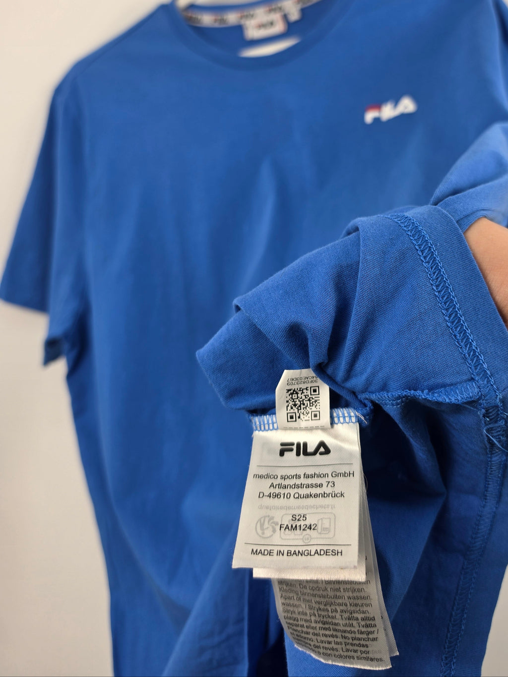 Camiseta Fila Azul Royal - Doble Logo - Talla XL en etiqueta / Talla real L (56x70) - Grado A