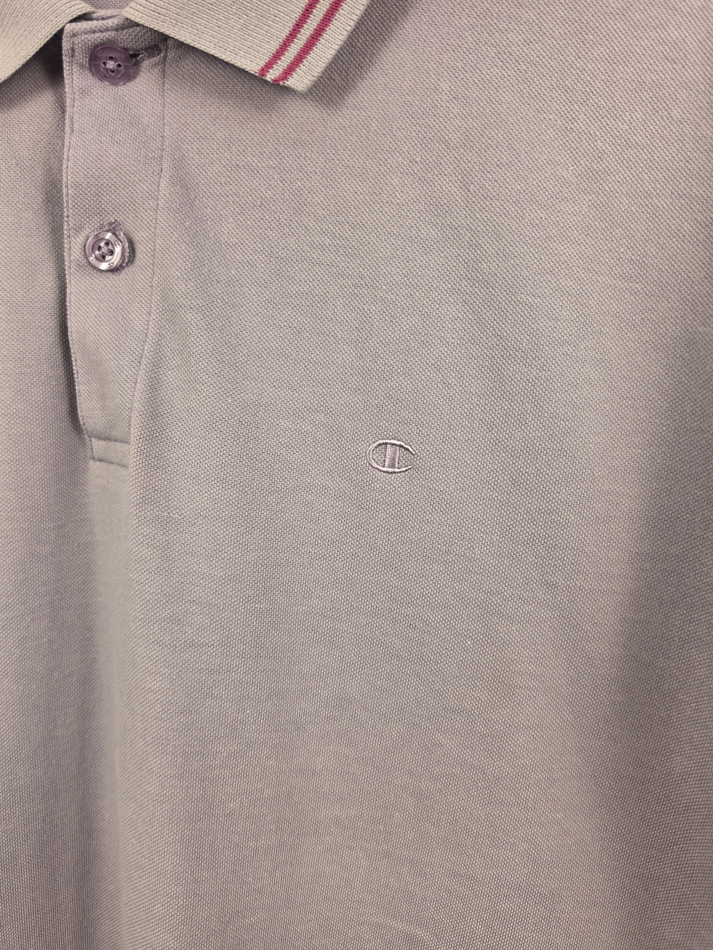 Polo Champion Vintage Violeta Claro - Detalles Granate - Talla M Box-Fit (54x65) - Grado A