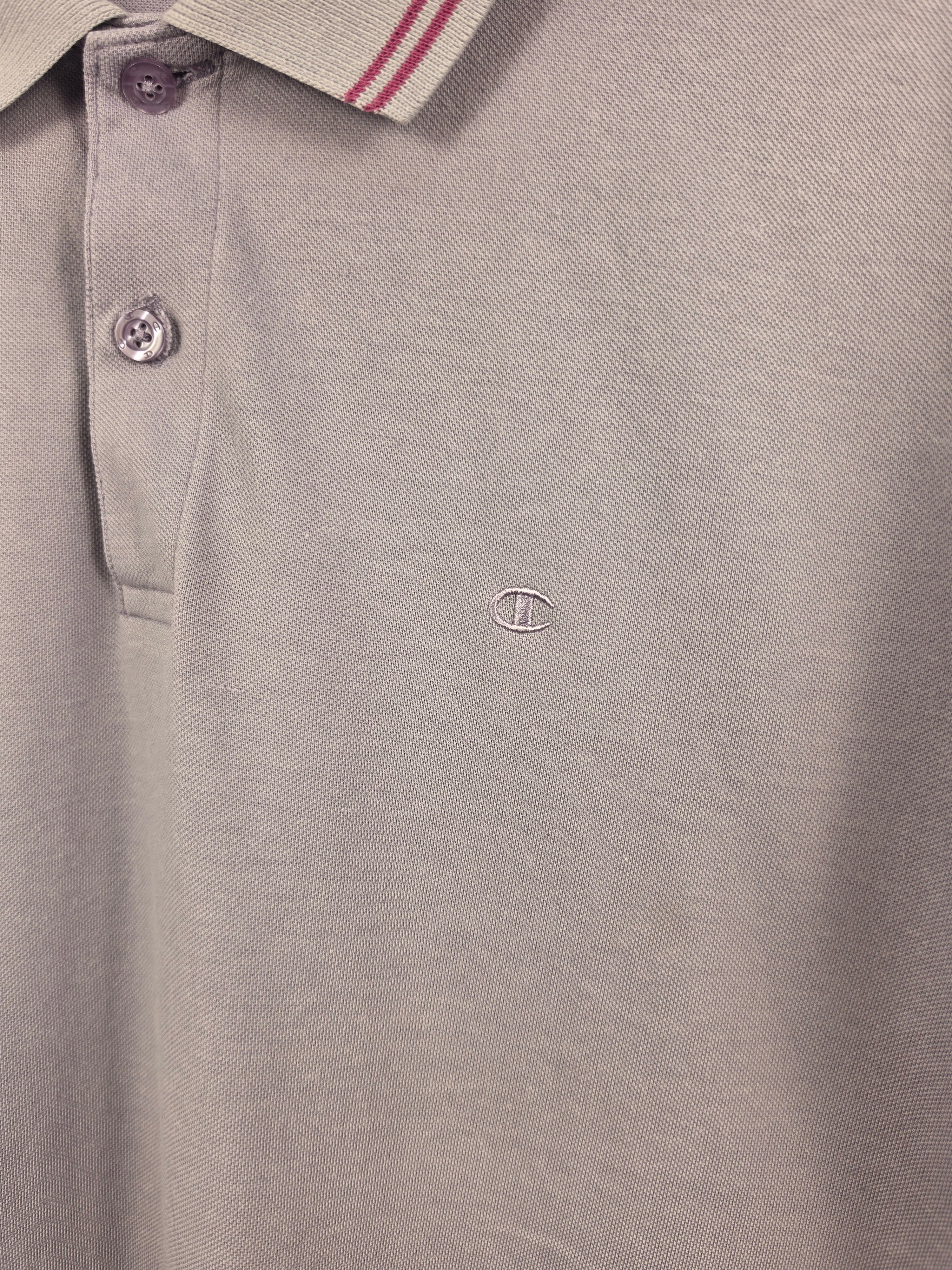 Polo Champion Vintage Violeta Claro - Detalles Granate - Talla M Box-Fit (54x65) - Grado A