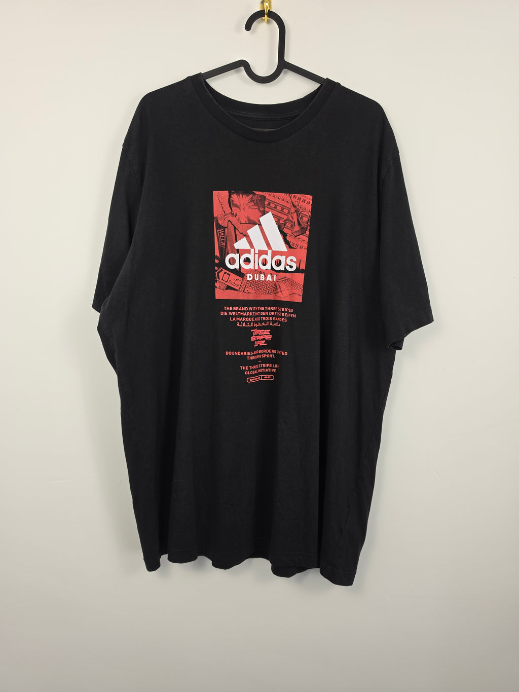 Camiseta Adidas Dubai Edition - Talla XL - Negra - Grado A - Estilo Urbano