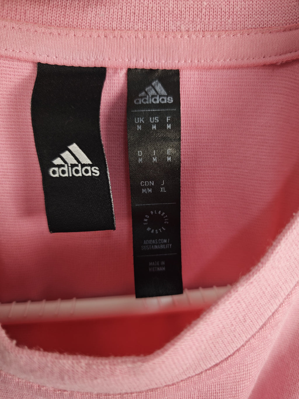 Camiseta Adidas Aeroready Rosa Pastel con Logo Central y Tres Rayas en Espalda - Talla M