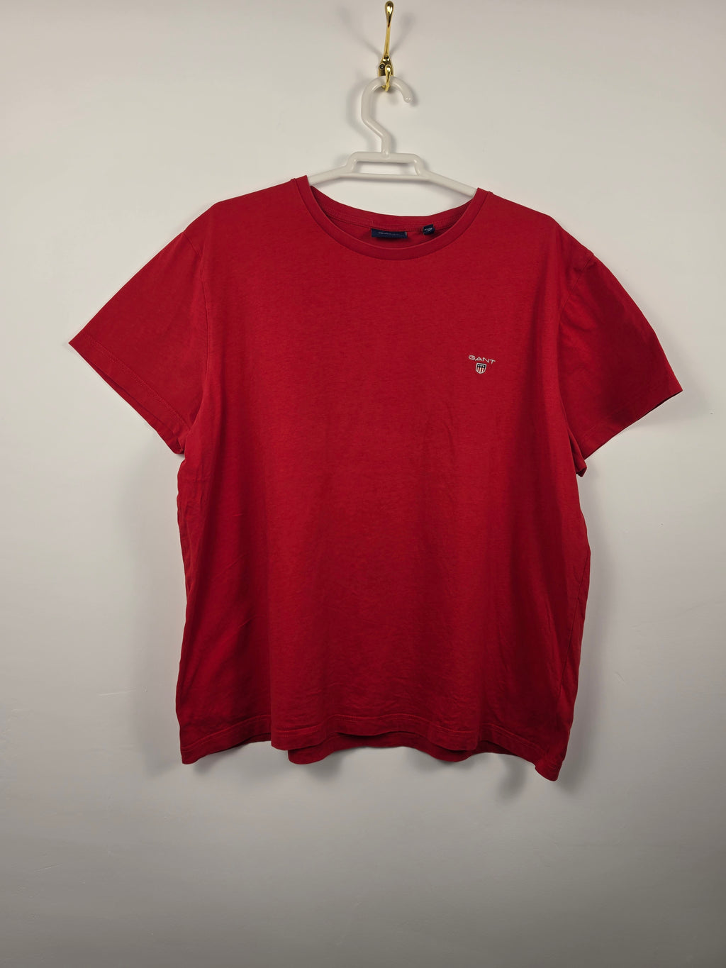 Camiseta Gant Roja - Talla 2XL - Logo Bordado - Grado A