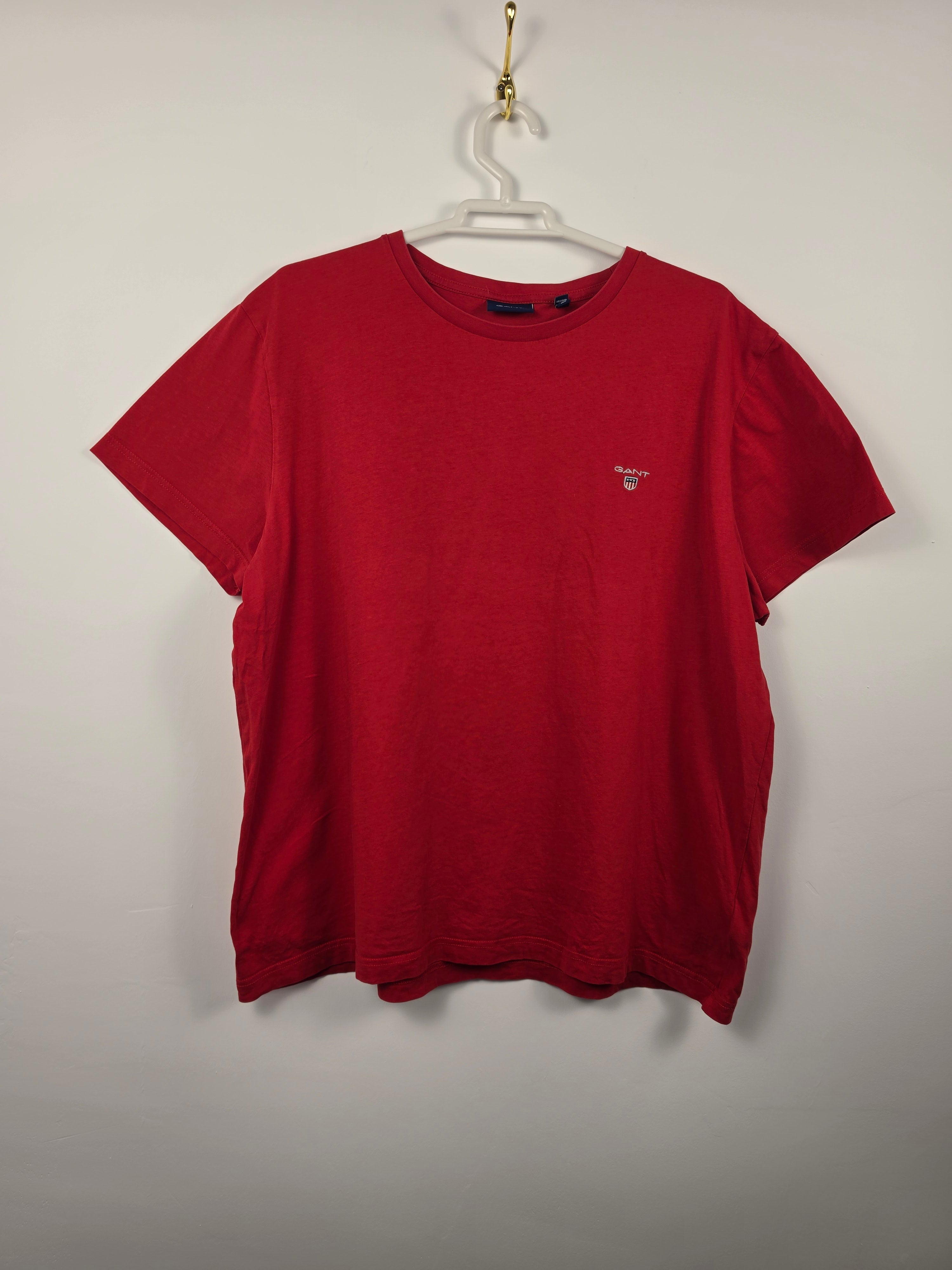 Camiseta Gant Roja - Talla 2XL - Logo Bordado - Grado A