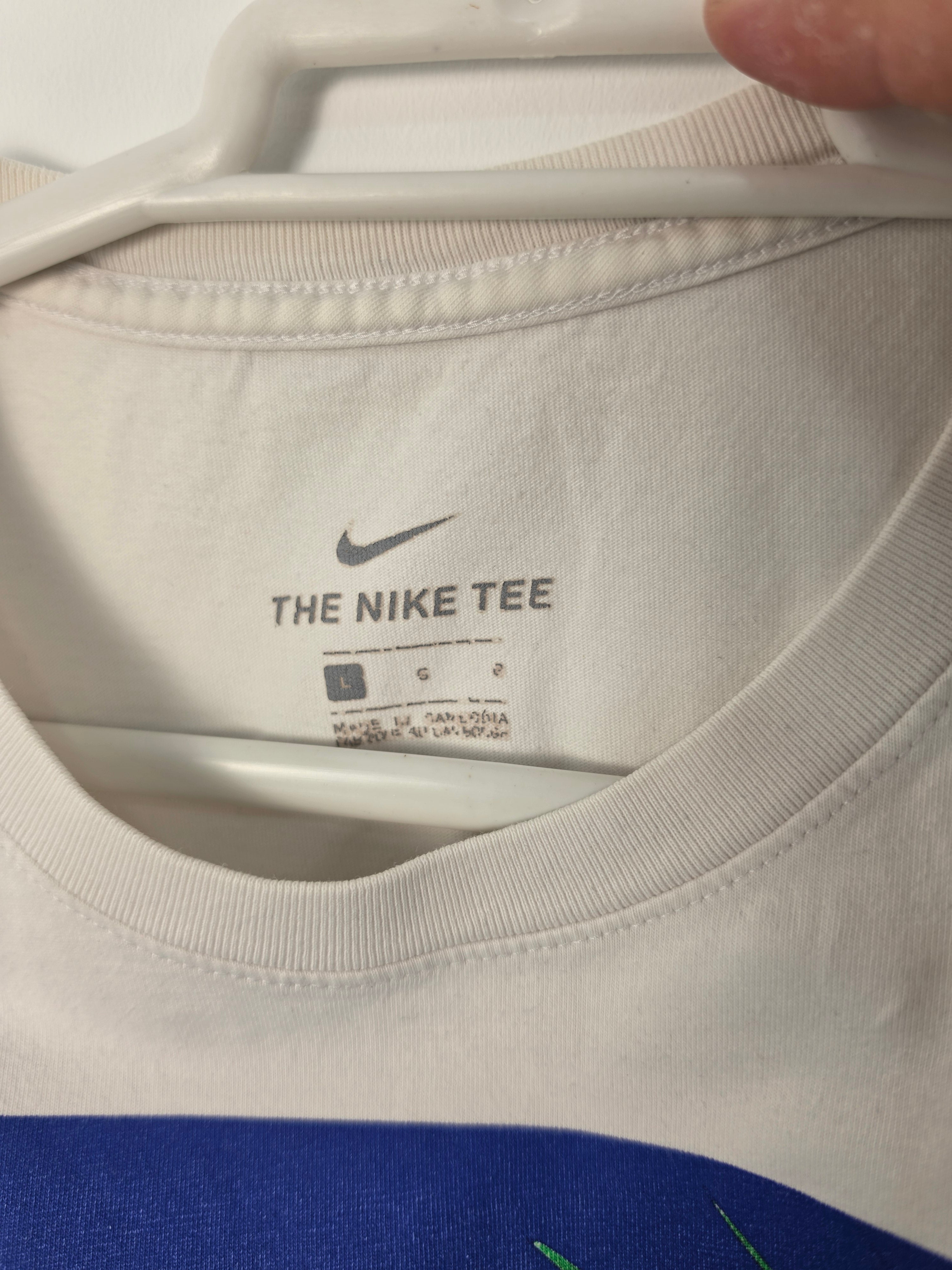 Camiseta Nike Graphic "Shoebox & Palm" Blanca - Talla L (55x70) - Grado B