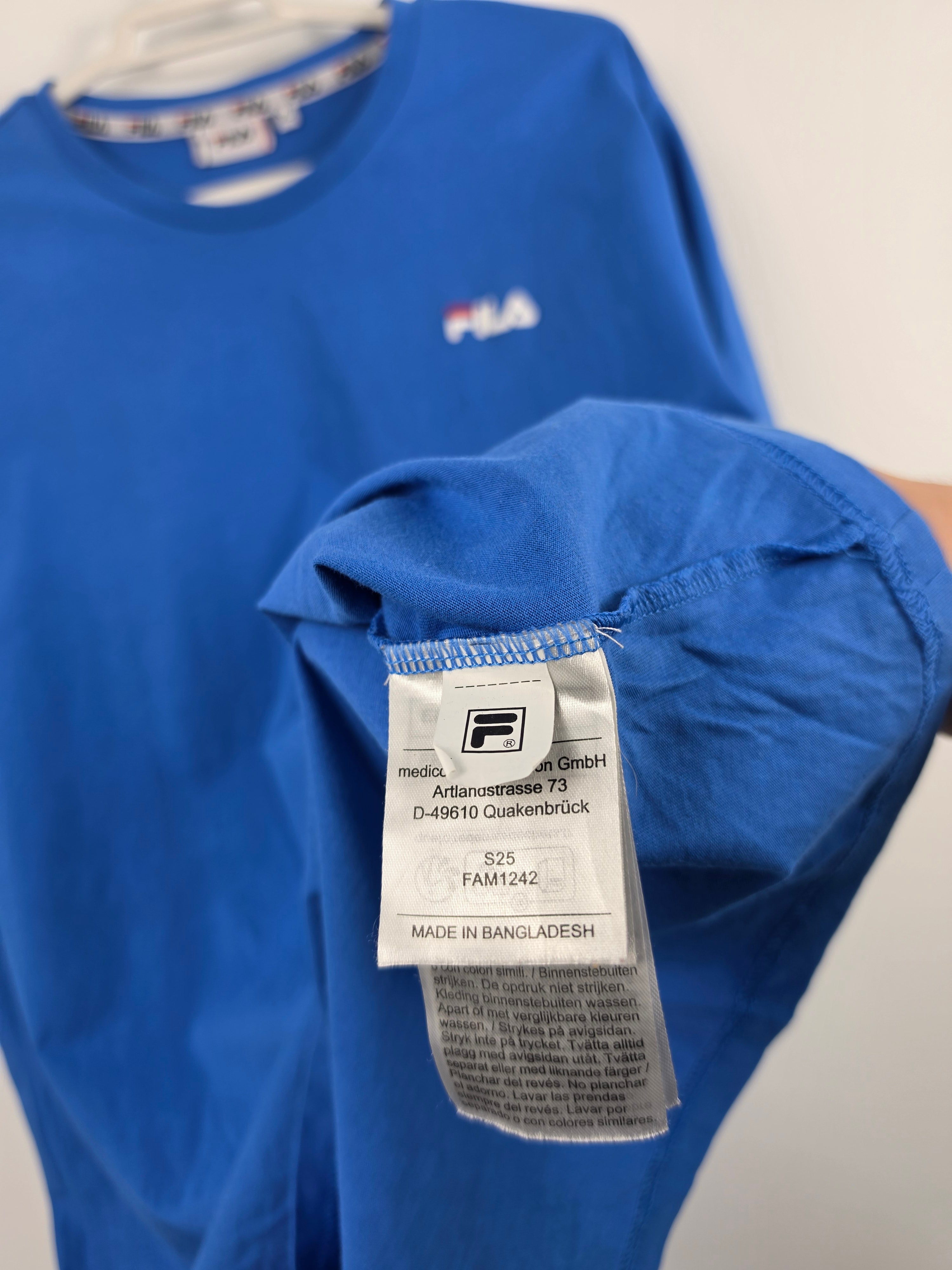 Camiseta Fila Azul Royal - Doble Logo - Talla XL en etiqueta / Talla real L (56x70) - Grado A