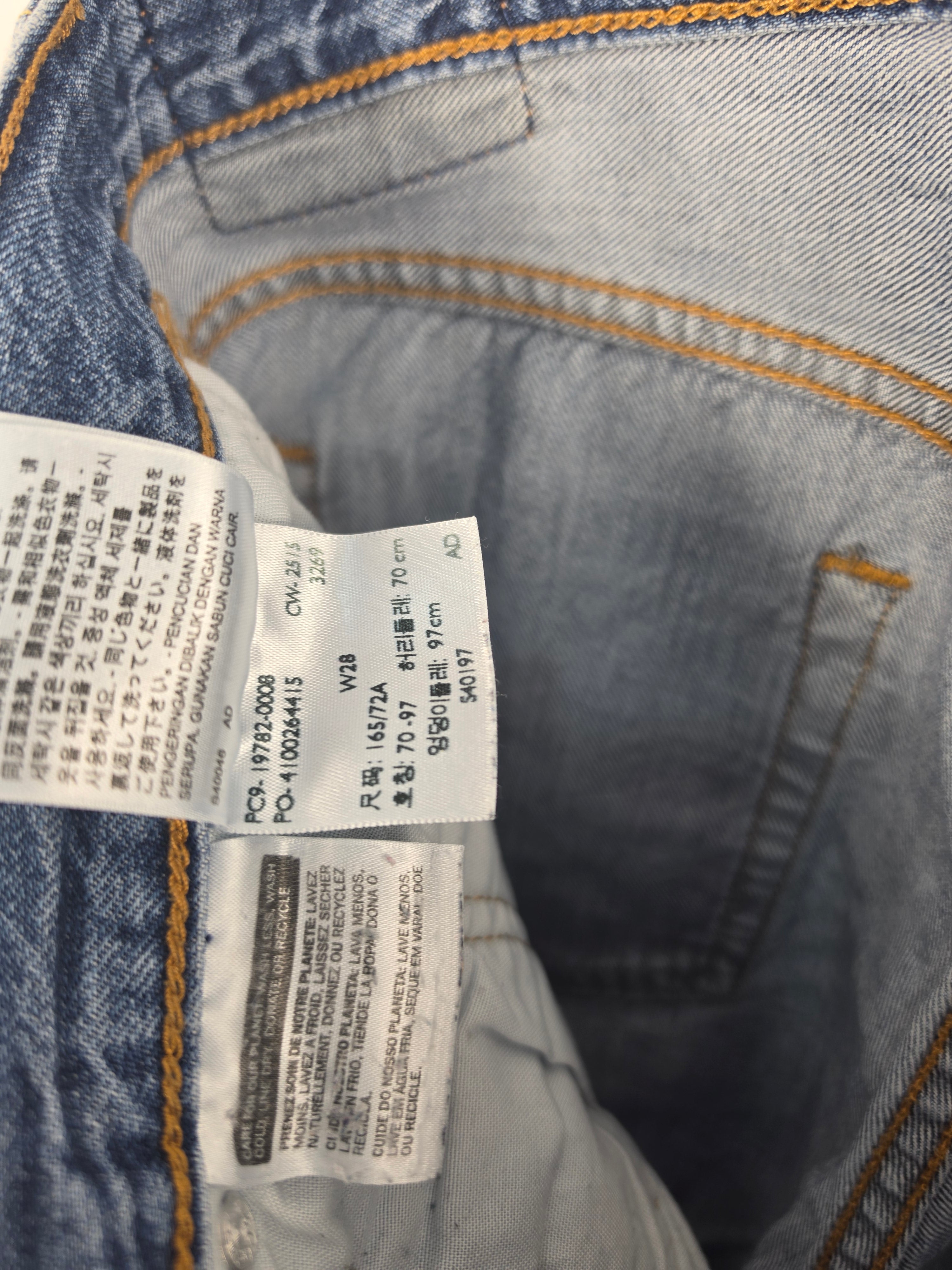 Pantalón Vaquero Corto Levi's - Efecto Desgastado - Talla W28 (Real 42x38) - Buen Estado