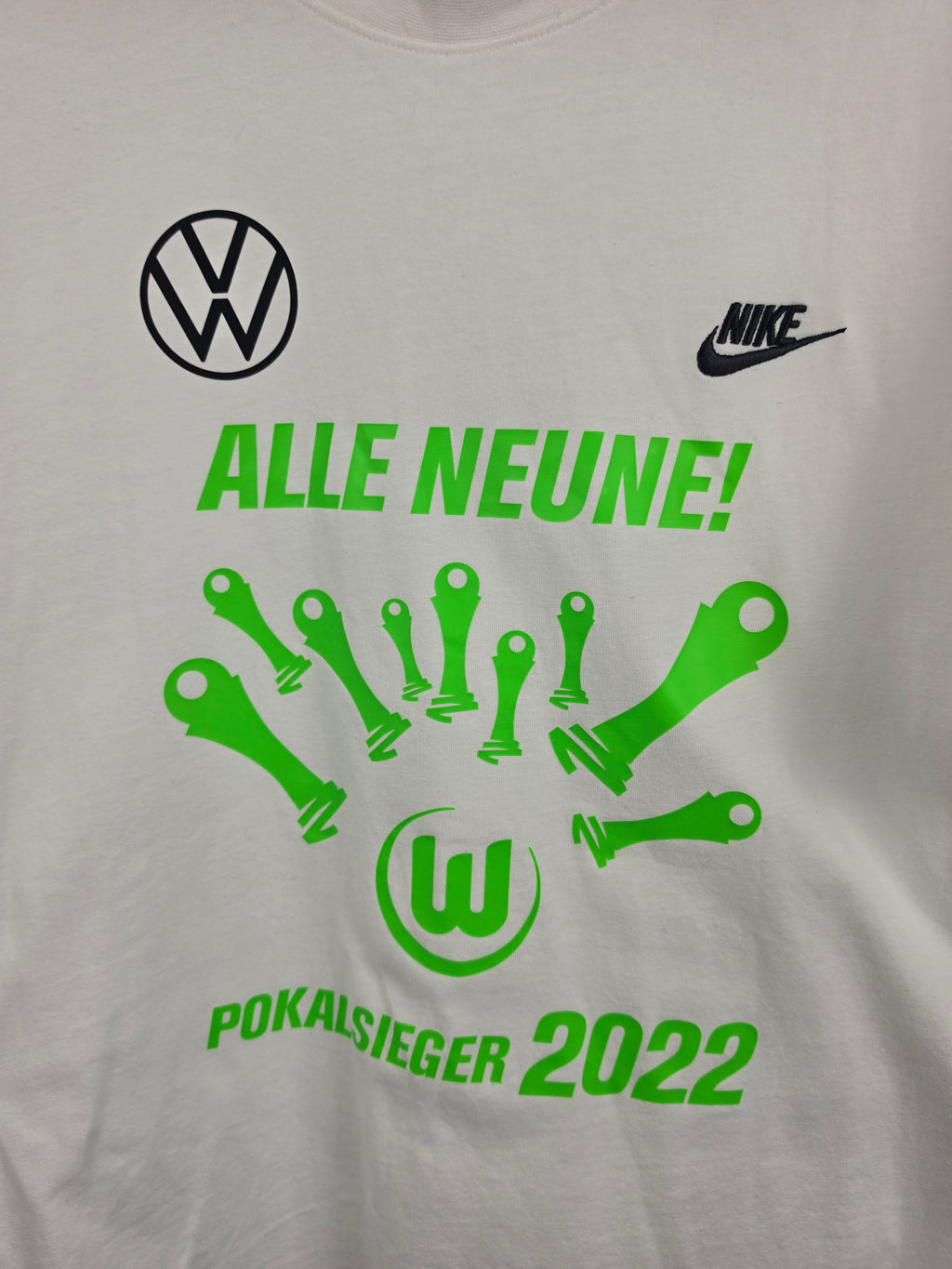 Camiseta Nike VfL Wolfsburgo Pokalsieger 2022 - Talla XL (58x73) - Edición Especial