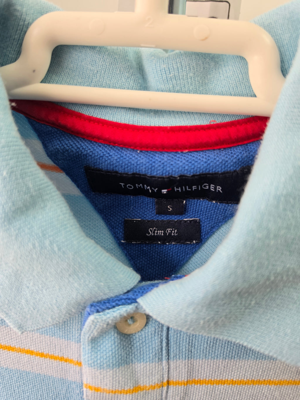 Polo Tommy Hilfiger Slim Fit - Talla S - Azul Cielo a Rayas - Grado A