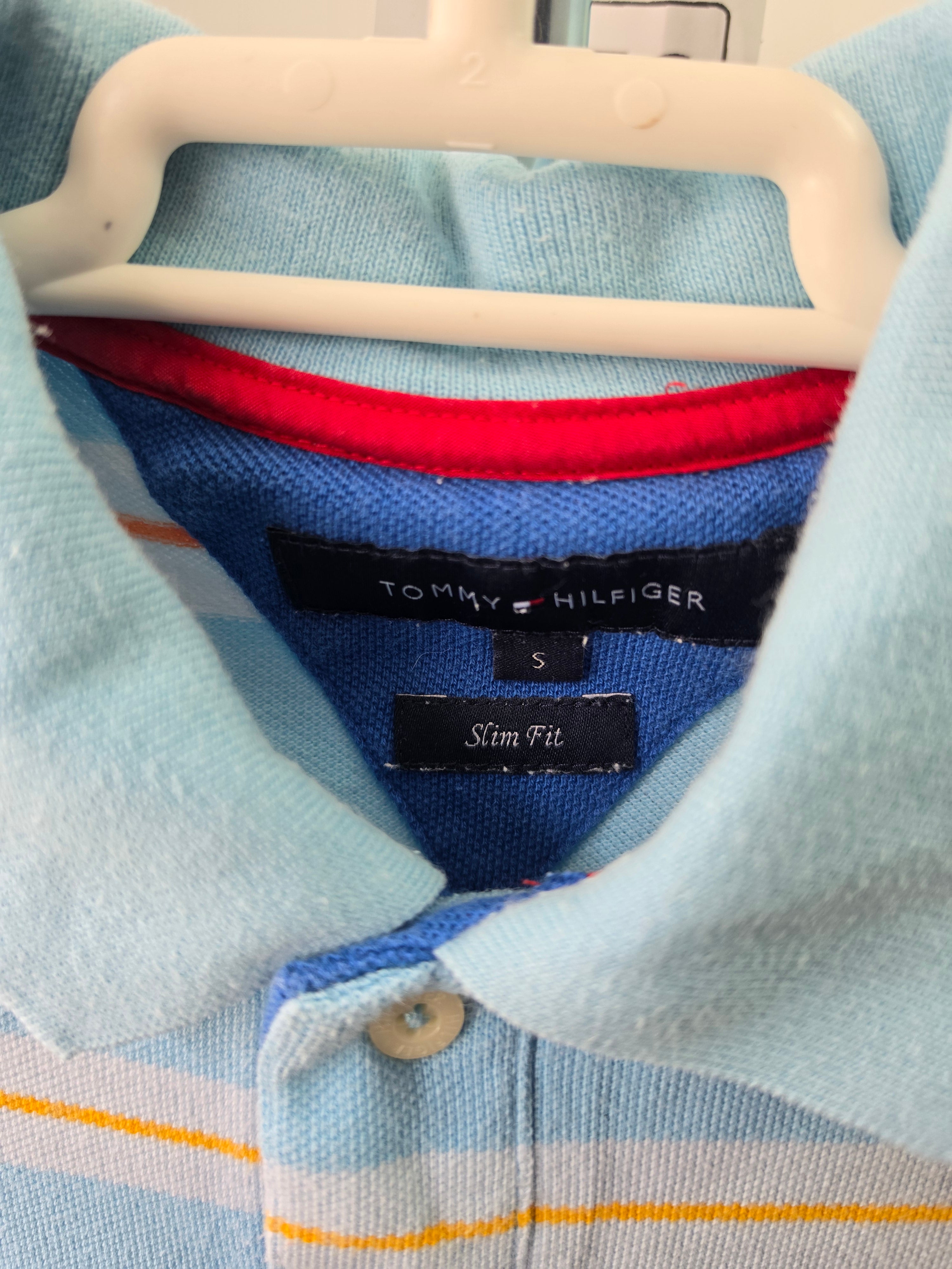 Polo Tommy Hilfiger Slim Fit - Talla S - Azul Cielo a Rayas - Grado A