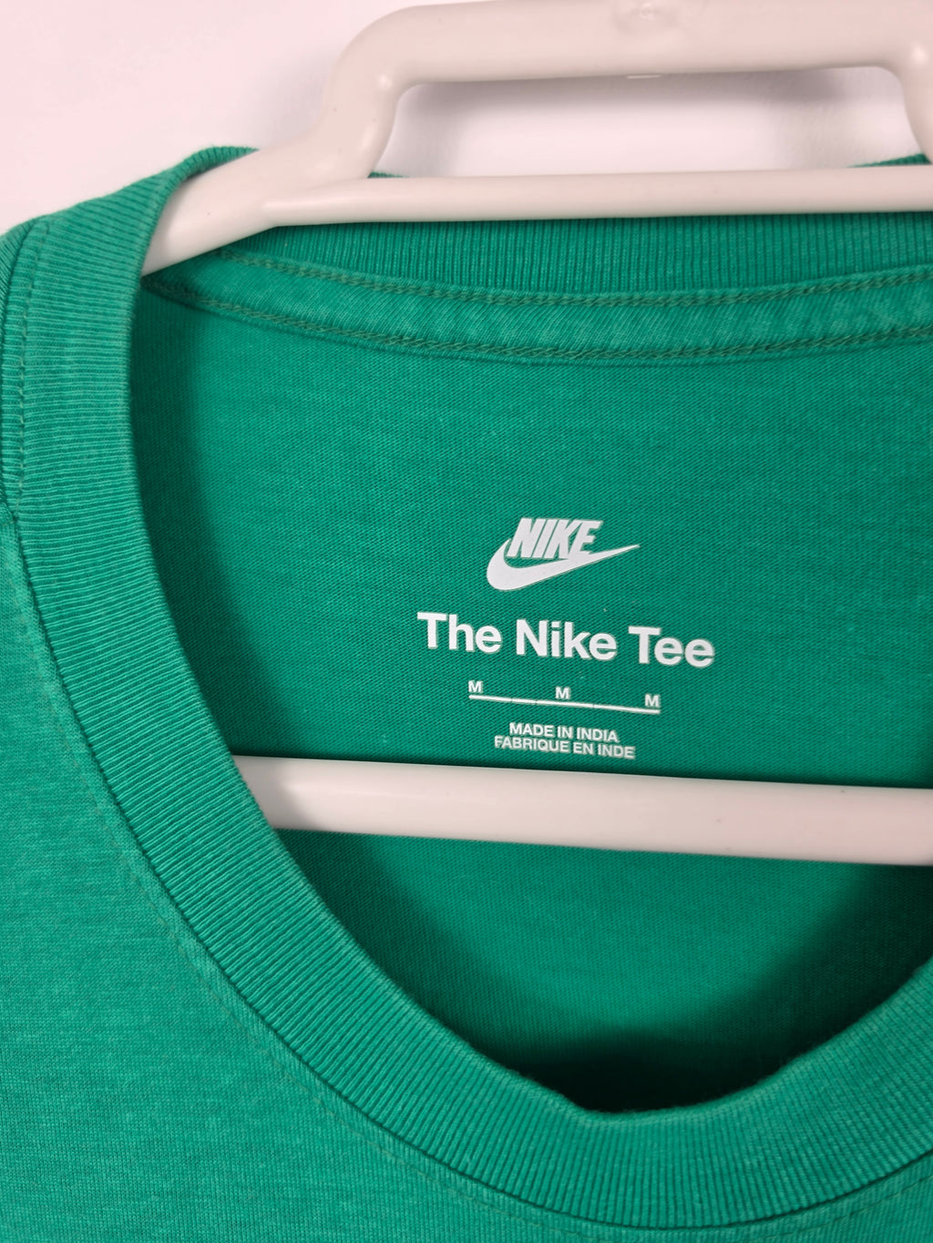Camiseta Nike Verde - Talla M - Logo Swoosh Gráfico - Grado A
