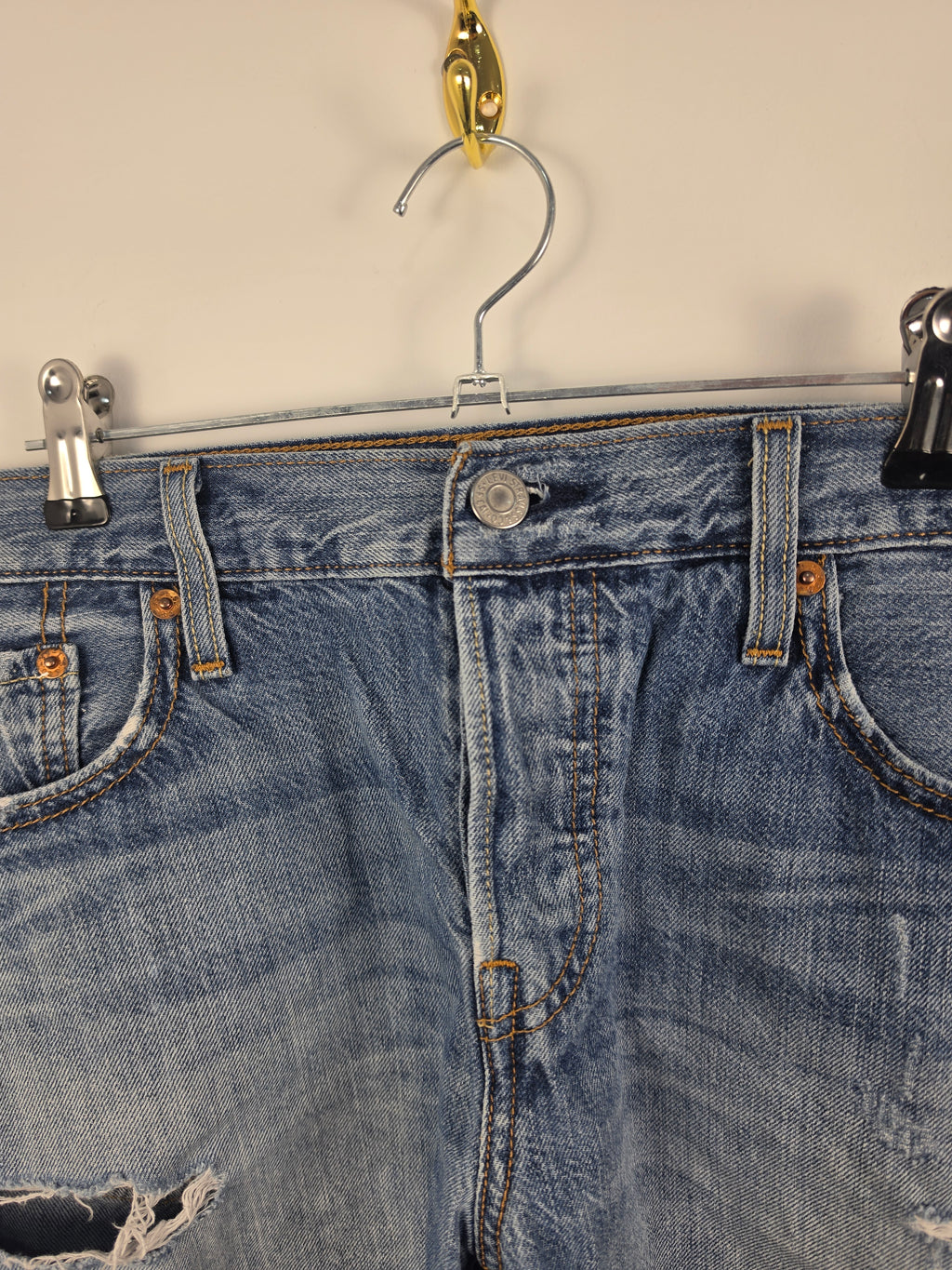Pantalón Vaquero Corto Levi's - Efecto Desgastado - Talla W28 (Real 42x38) - Buen Estado