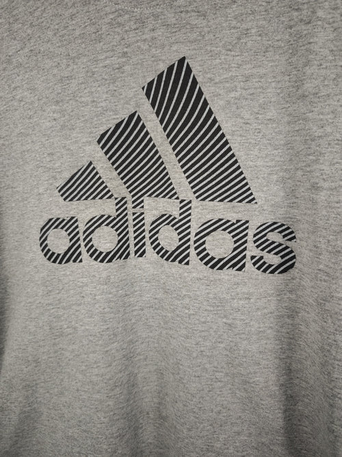 Camiseta Adidas Gris Jaspeada con Logotipo Frontal de Líneas Diagonales - Talla M