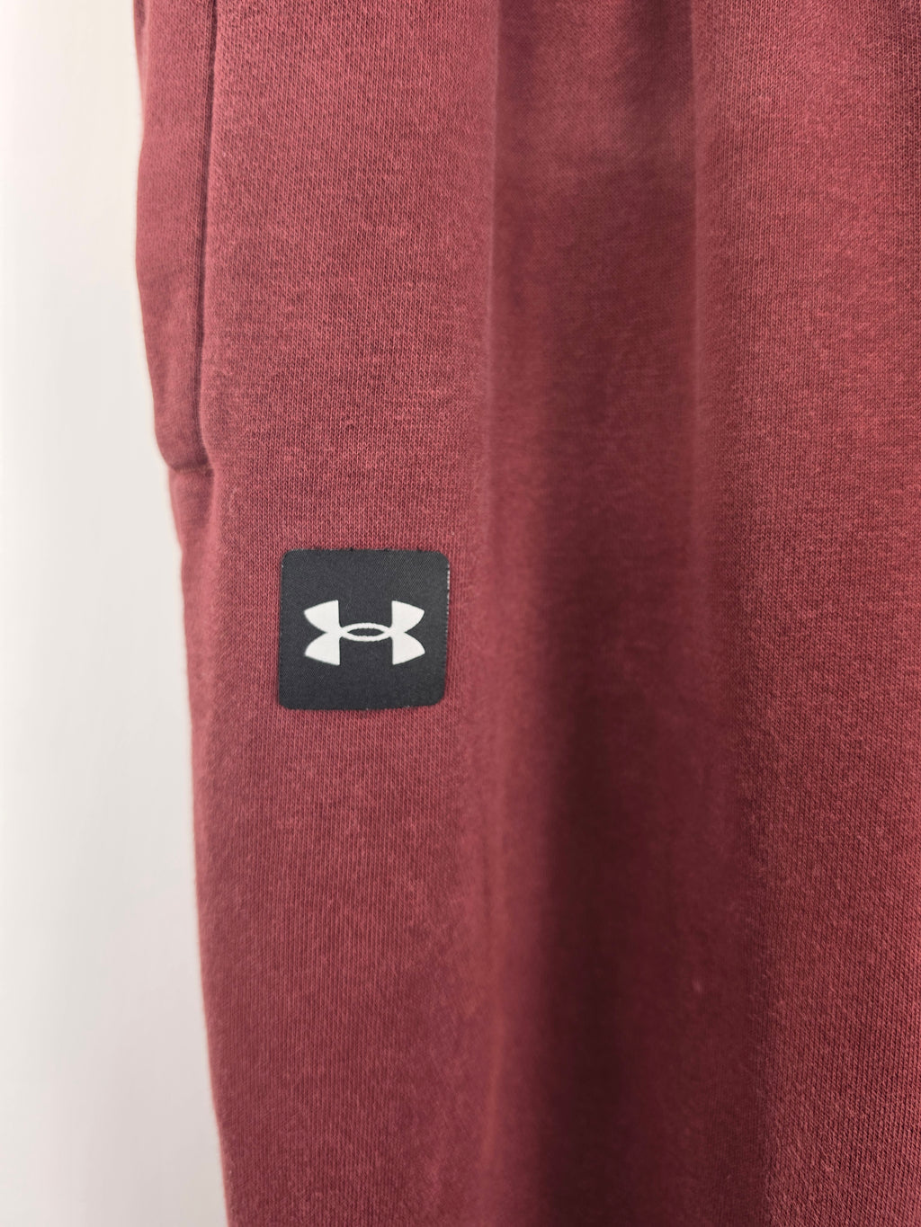 Pantalón Jogger Under Armour Mujer - Talla L - Granate - Grado A