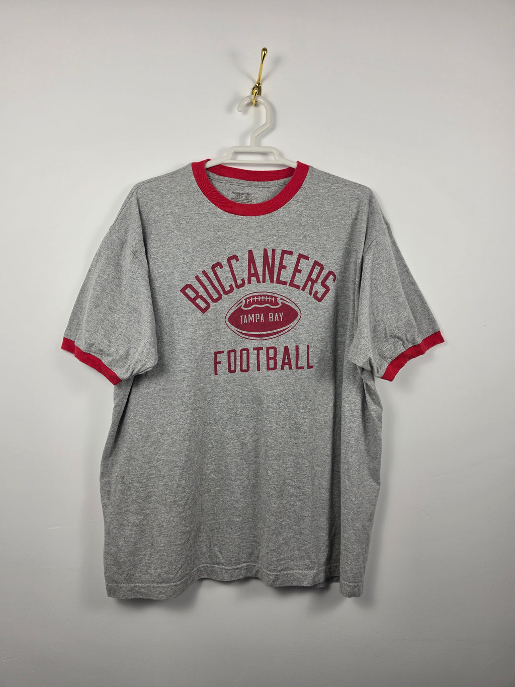 Camiseta Reebok NFL Tampa Bay Buccaneers - Talla XL - Gris - Estilo Ringer - Grado A