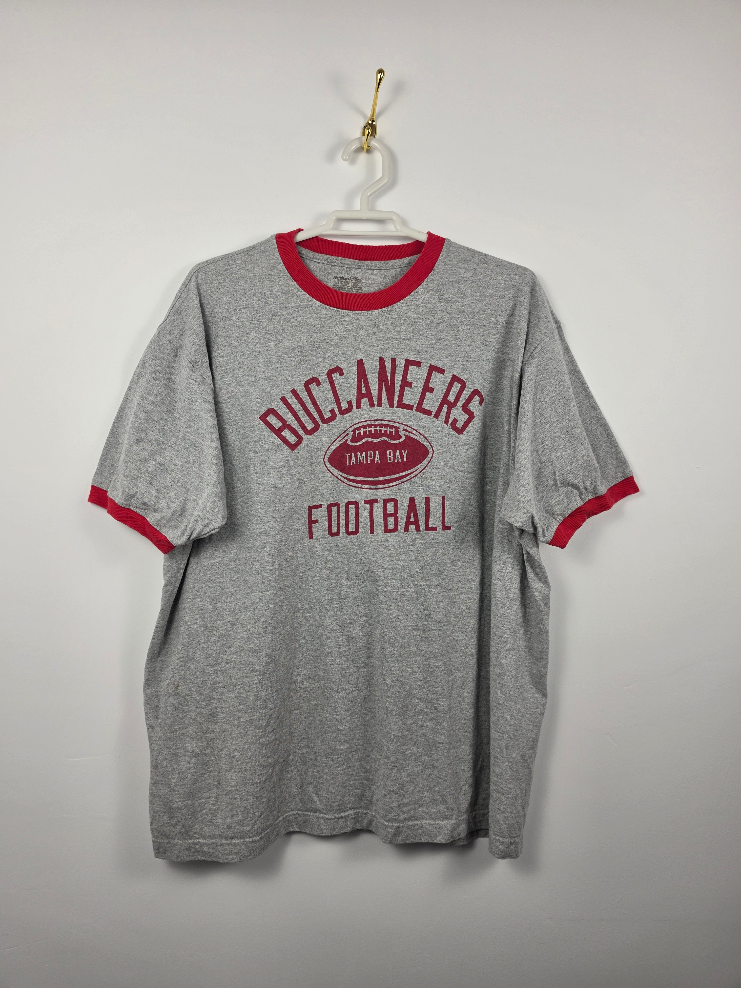Camiseta Reebok NFL Tampa Bay Buccaneers - Talla XL - Gris - Estilo Ringer - Grado A
