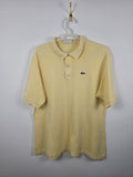 Polo Clásico Lacoste Amarillo Claro - Talla 7 (XXL) - Grado C (61x73) - Con Arreglo